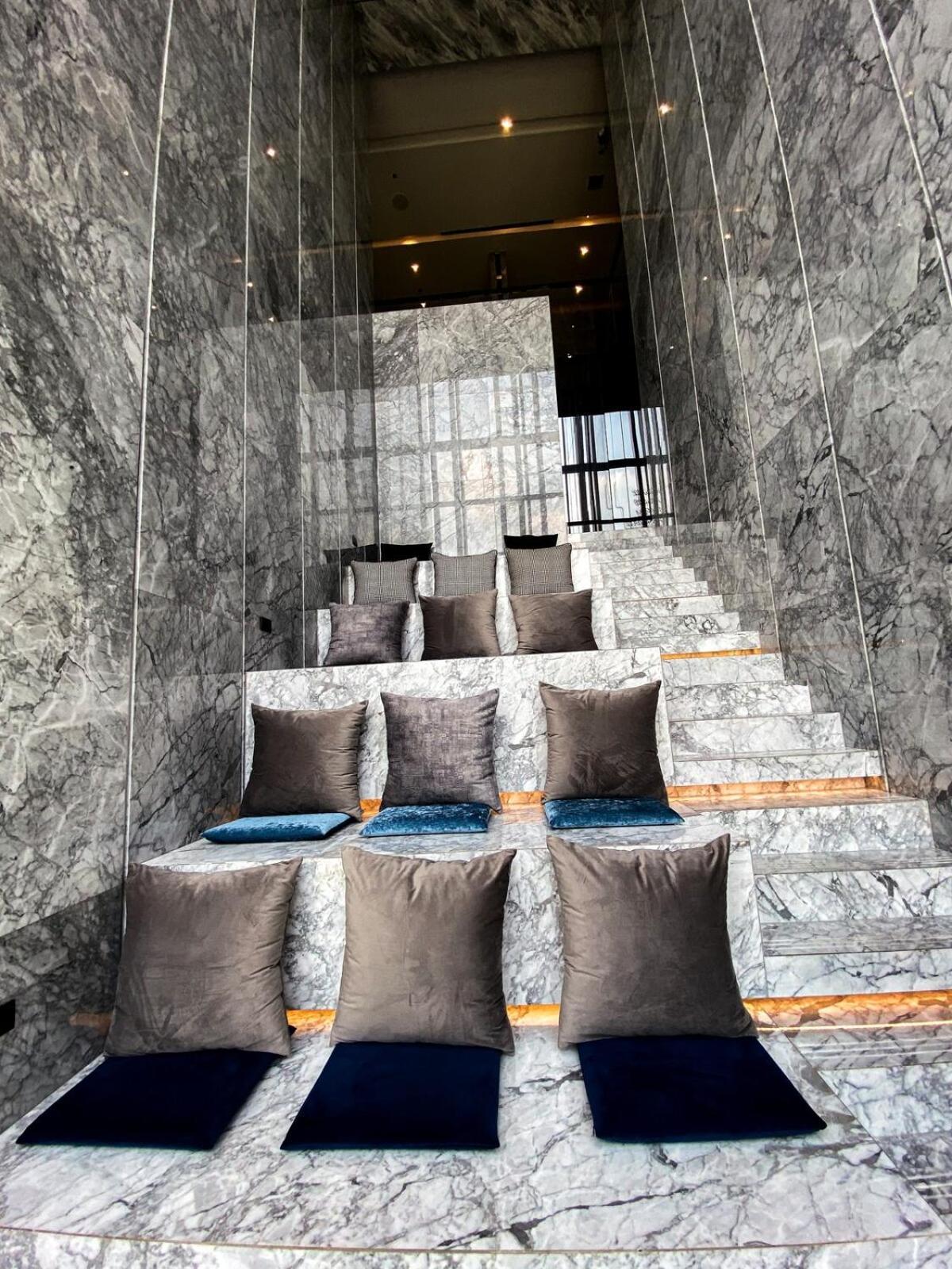 Apartment Luxury High Floor With Amenities - Gym, Sauna, Rooftop Garden, Cinema Theater Bangkok