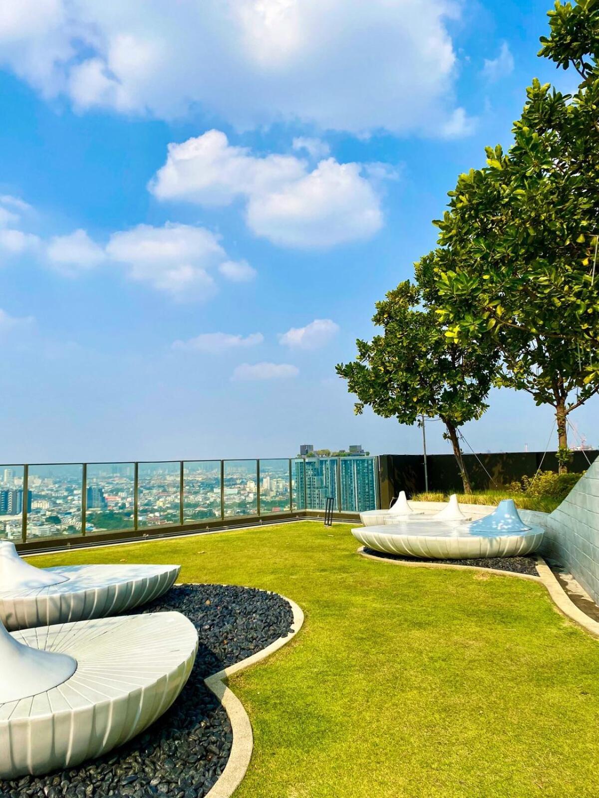 Luxury High Floor With Amenities - Gym, Sauna, Rooftop Garden, Cinema Theater Apartment Bangkok