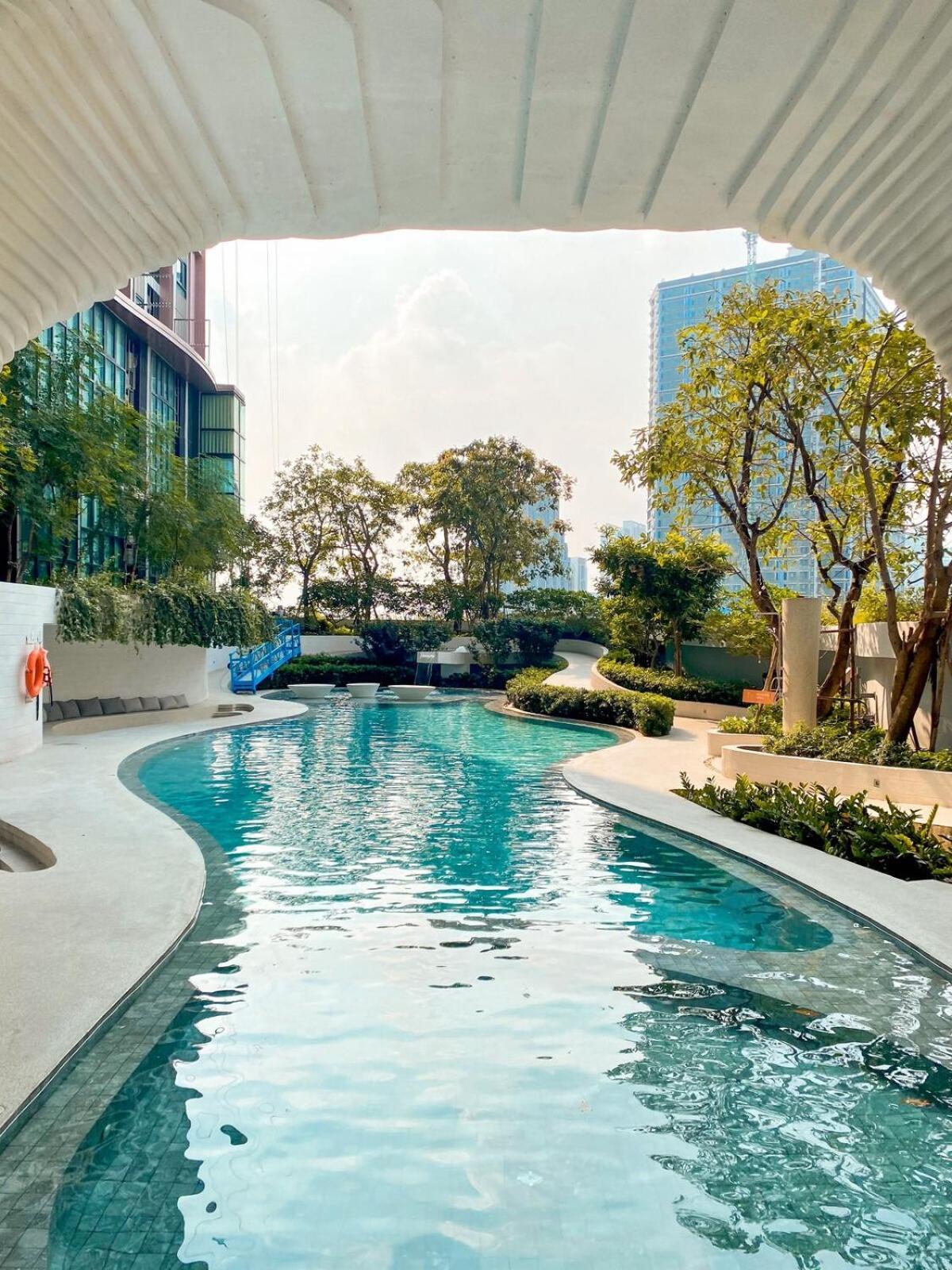 Luxury High Floor With Amenities - Gym, Sauna, Rooftop Garden, Cinema Theater Bangkok