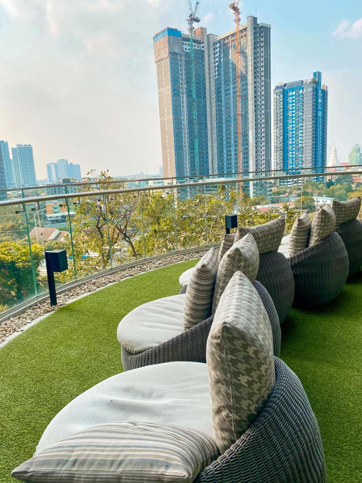 Luxury High Floor With Amenities - Gym, Sauna, Rooftop Garden, Cinema Theater Apartment