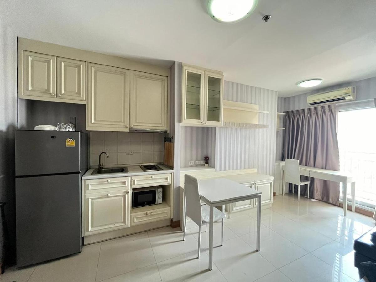 Peaceful One Bedroom By The River Bangkok