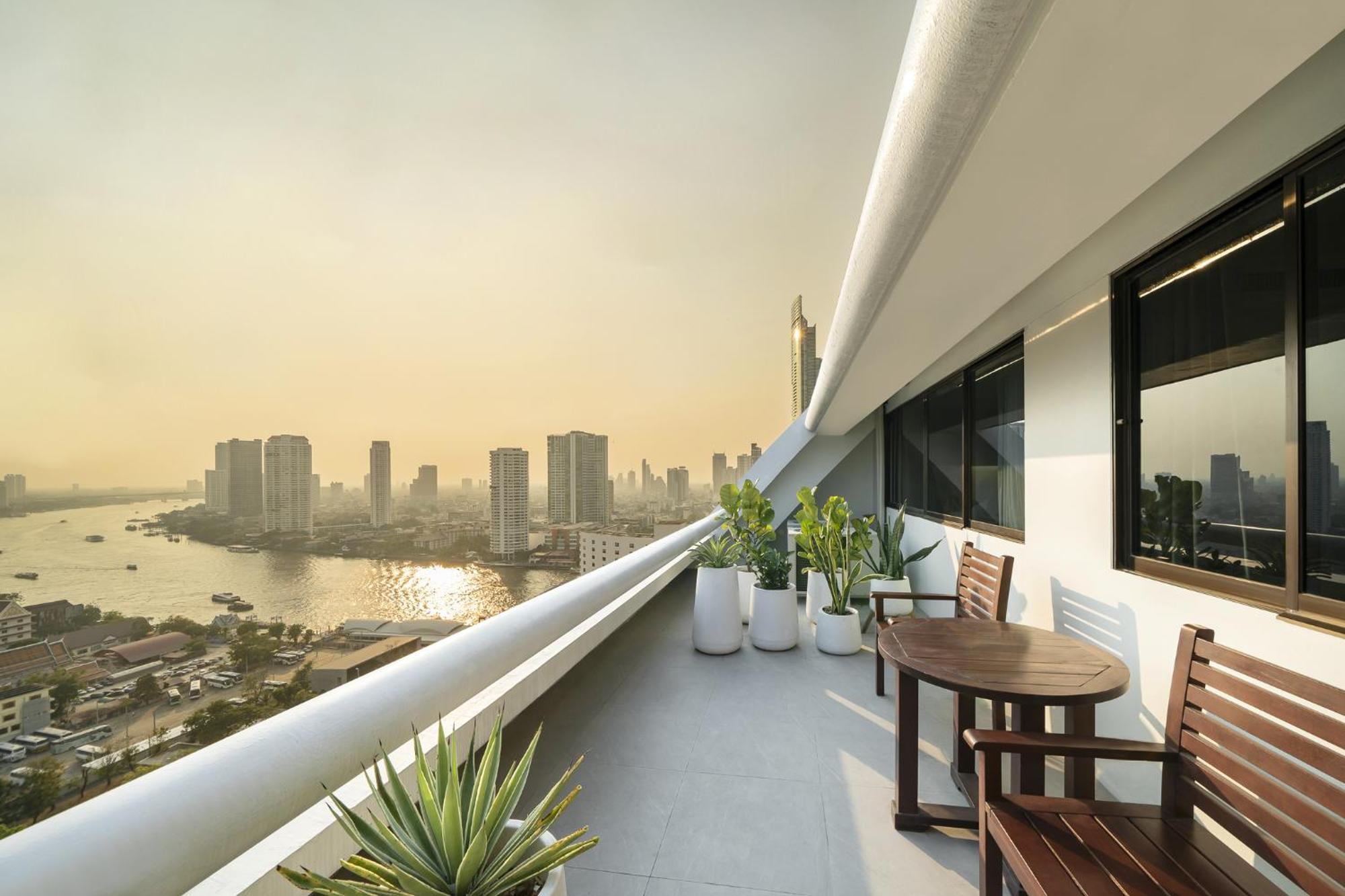 Centre Point Plus Hotel Silom - Newly Renovated Hotel 4*