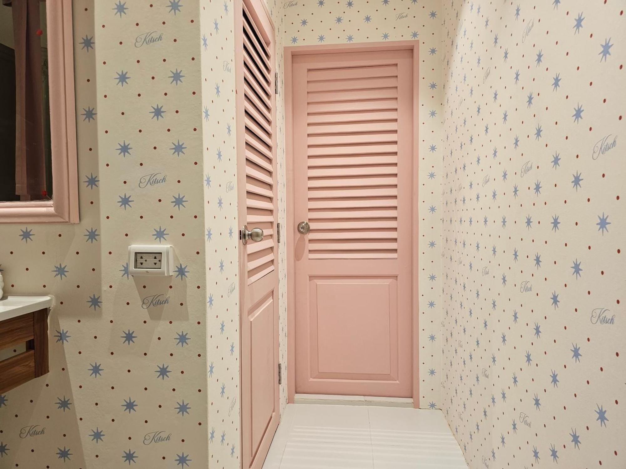 Hotel Kitsch *