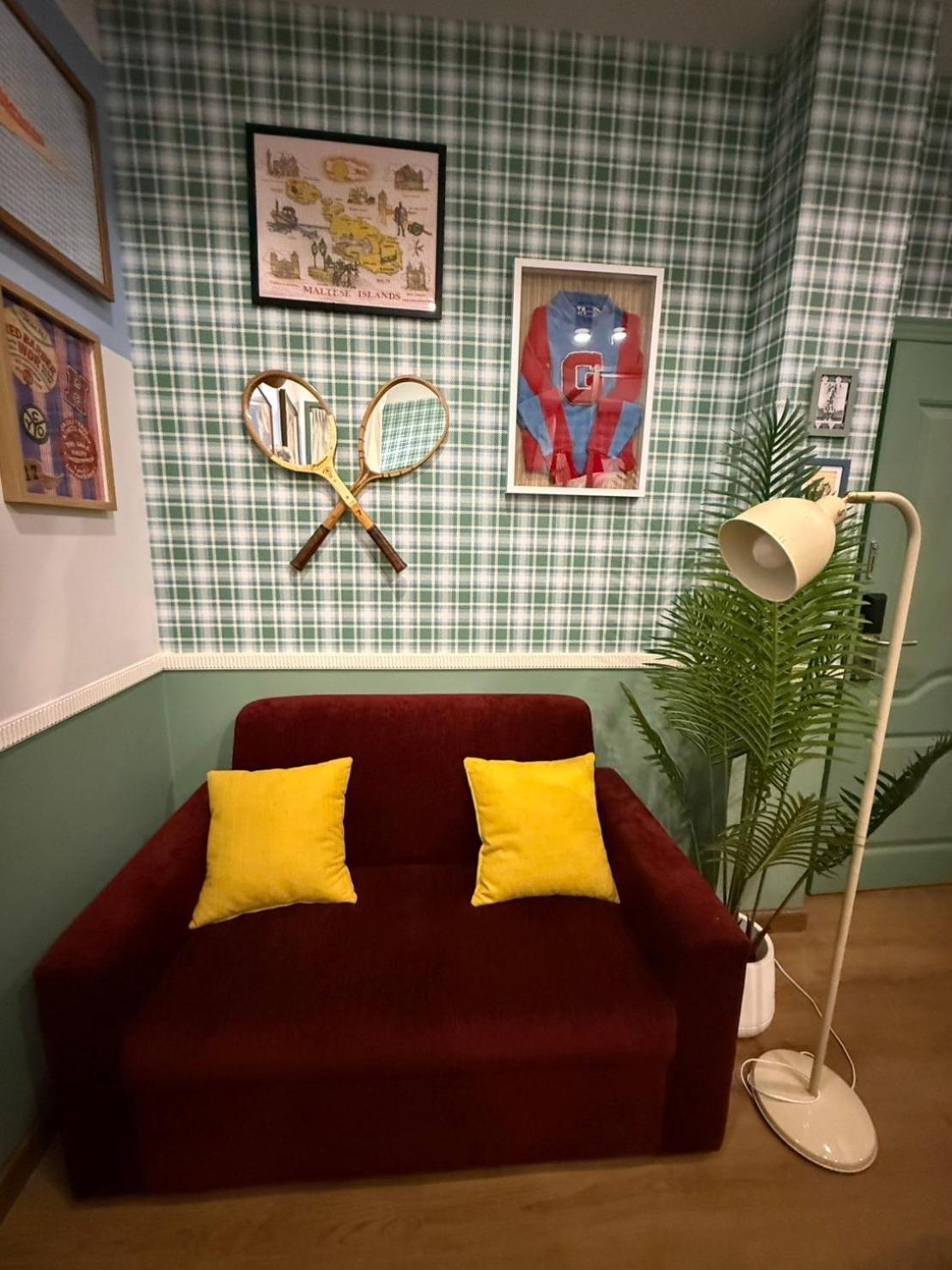 Kitsch Hotel *
