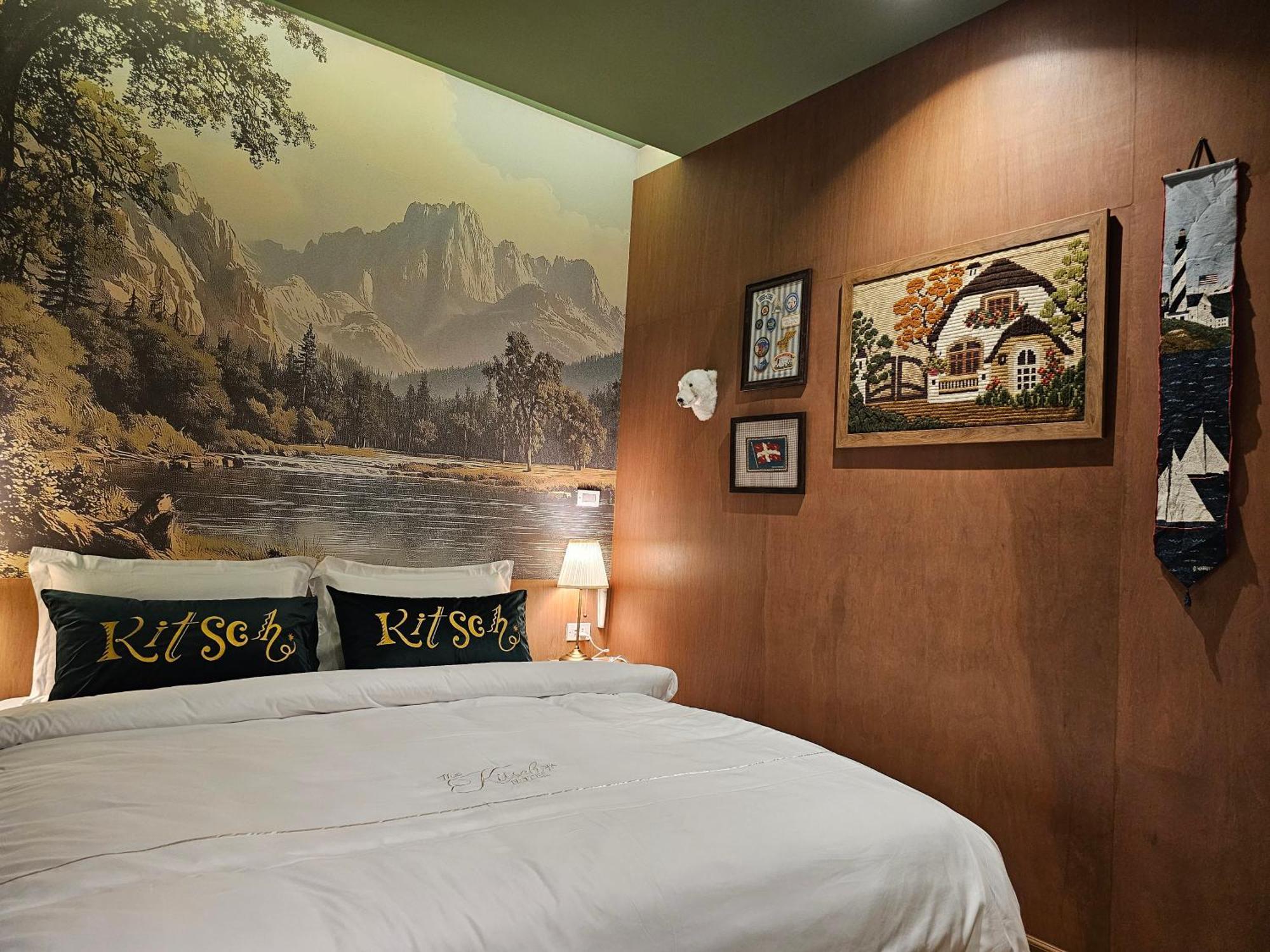 Hotel Kitsch *