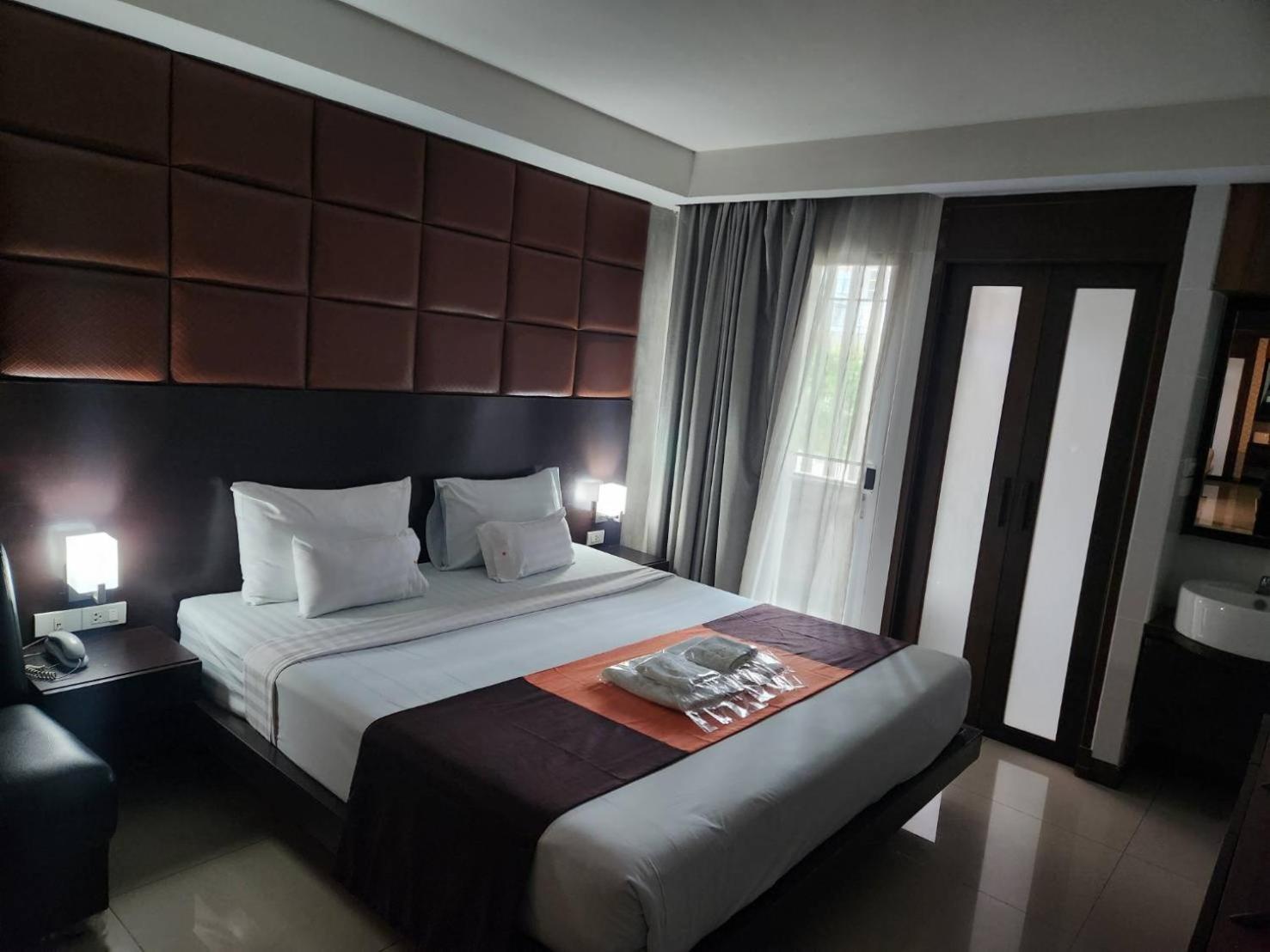 Collection O The Cha Cha Hotel