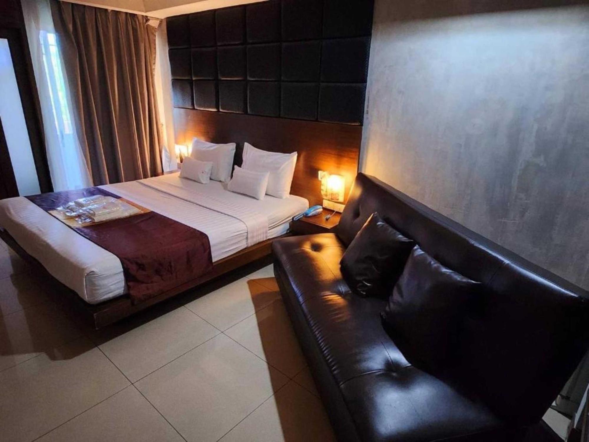 Collection O The Cha Cha Hotel 3*