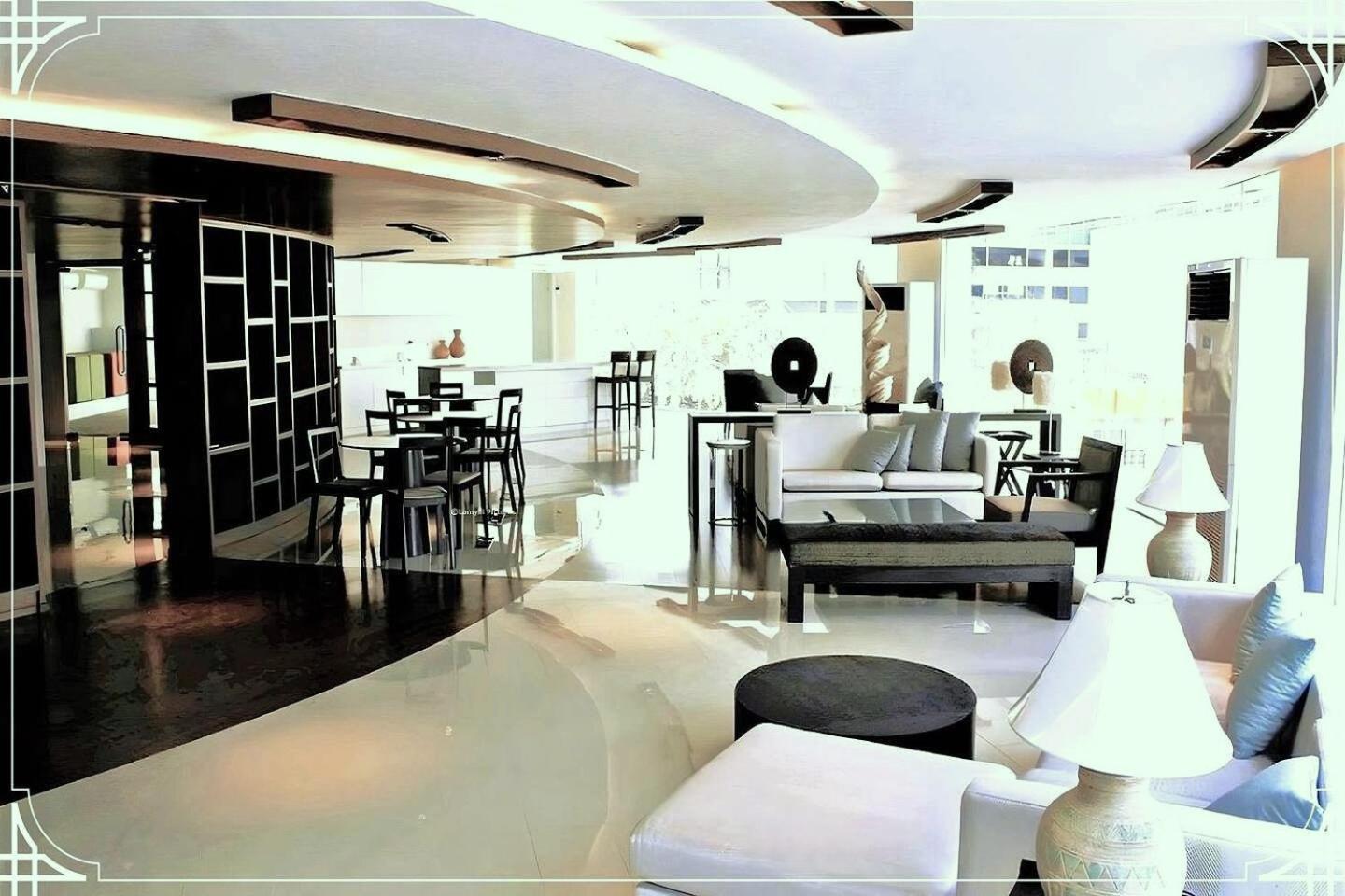 Apartment In Heart Of *