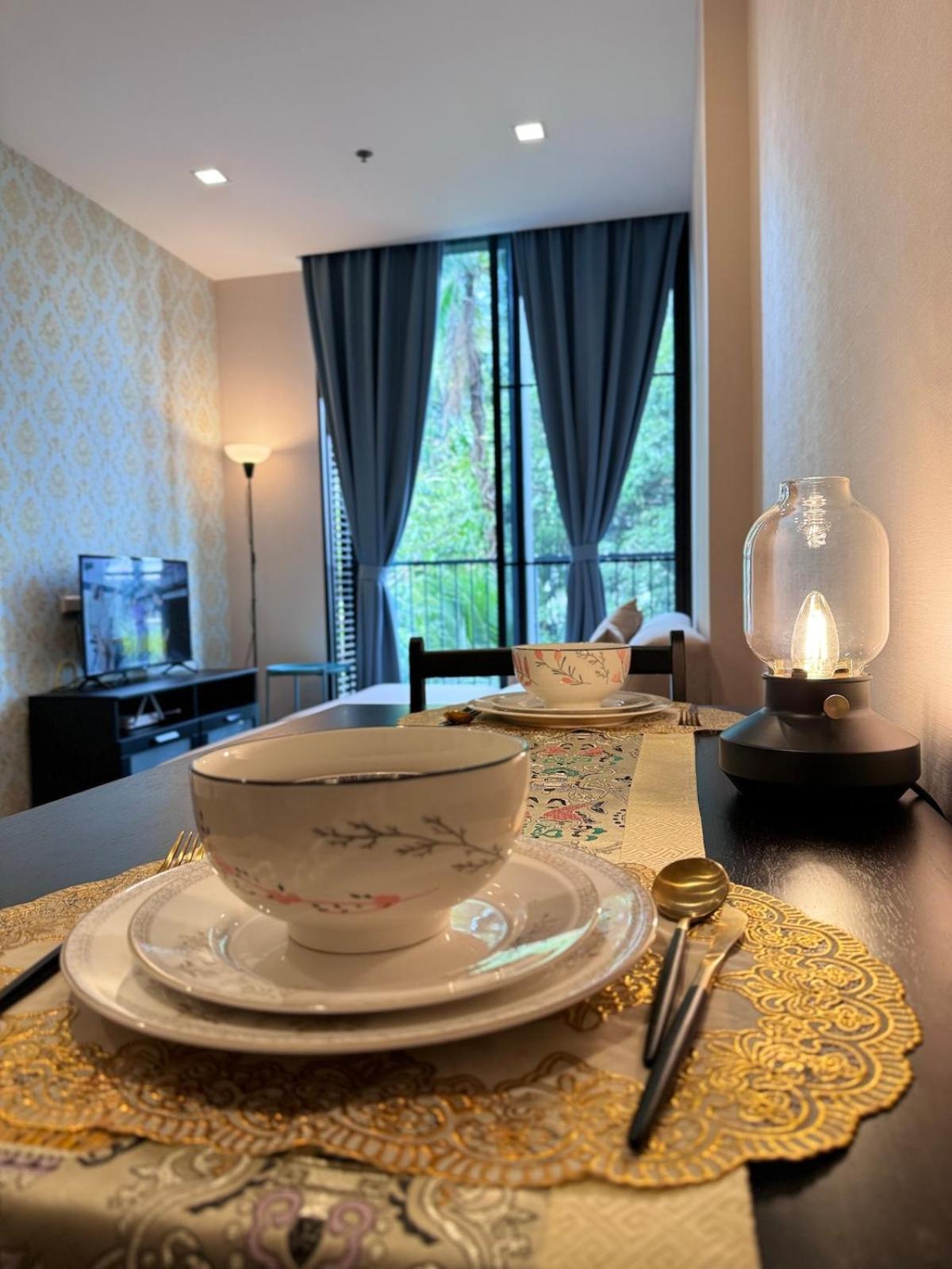 Phrom Phong 1bd Pool,gym,park And Mall Bts *