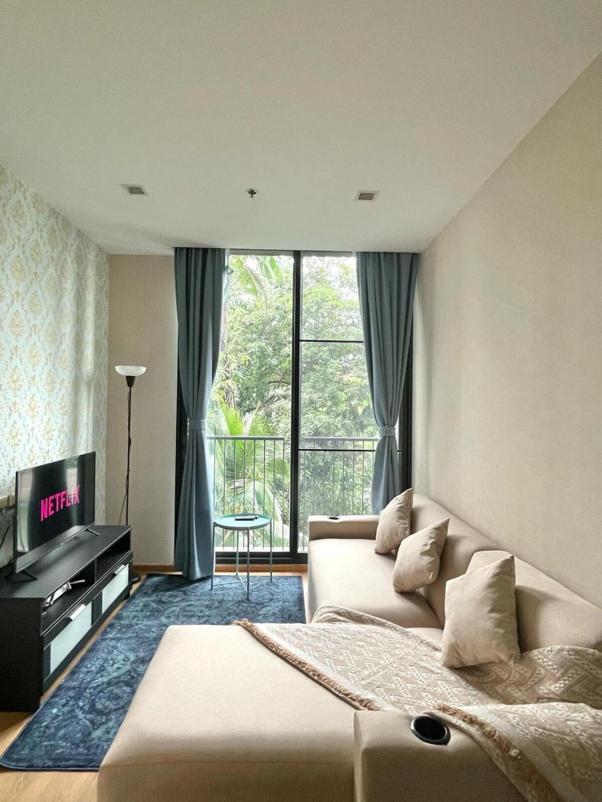 Phrom Phong 1bd Pool,gym,park And Mall Bts