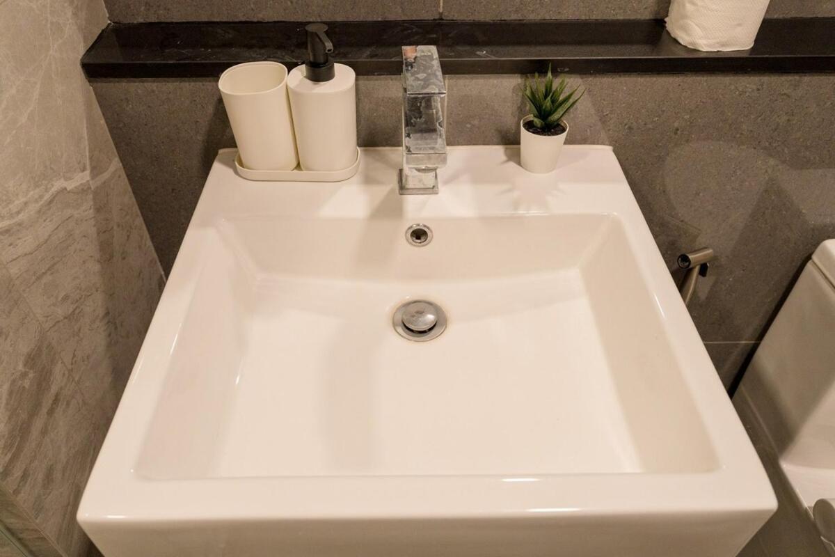 1br - Pool, Gym, Rooftop, Bts, Coworking Space - 10 Min Nana Plaza - - New Building - 24 7 Security Bangkok