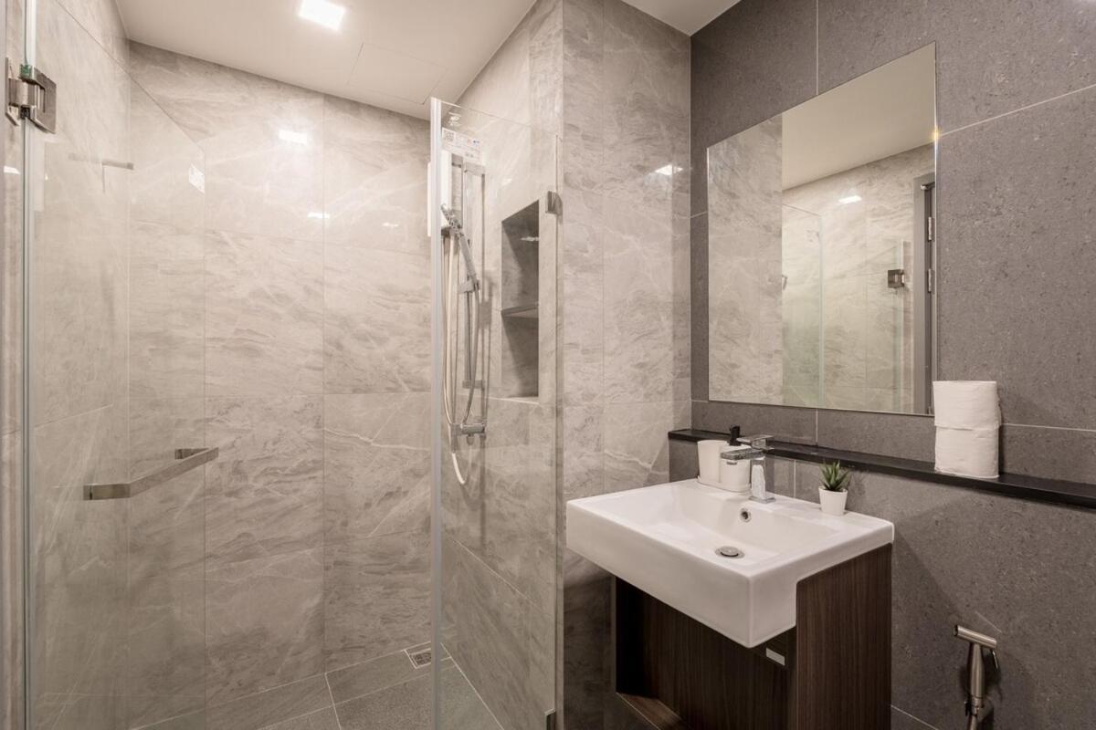1br - Pool, Gym, Rooftop, Bts, Coworking Space - 10 Min Nana Plaza - - New Building - 24 7 Security Apartment Bangkok