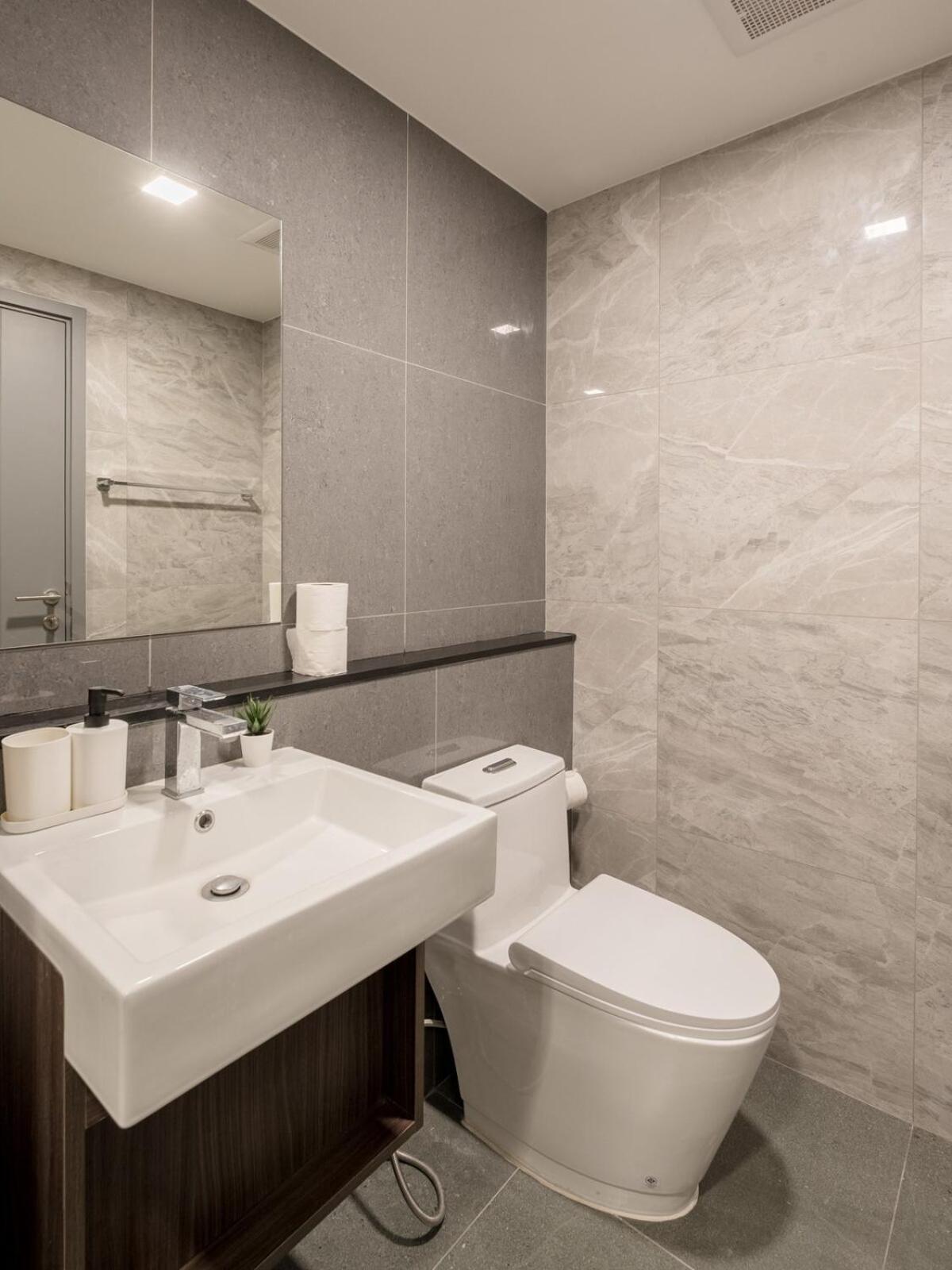 1br - Pool, Gym, Rooftop, Bts, Coworking Space - 10 Min Nana Plaza - - New Building - 24 7 Security Apartment Bangkok