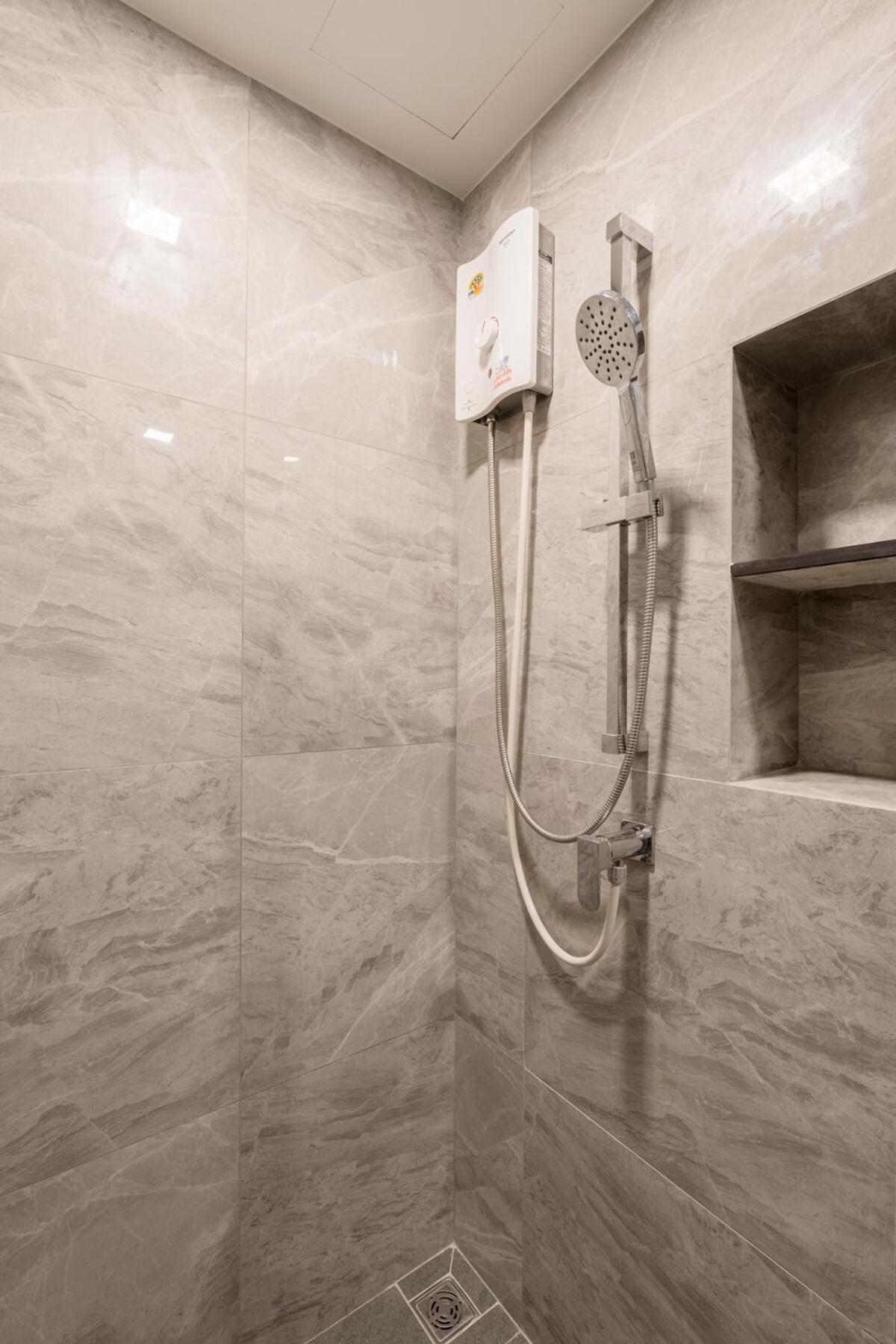 1br - Pool, Gym, Rooftop, Bts, Coworking Space - 10 Min Nana Plaza - - New Building - 24 7 Security Bangkok
