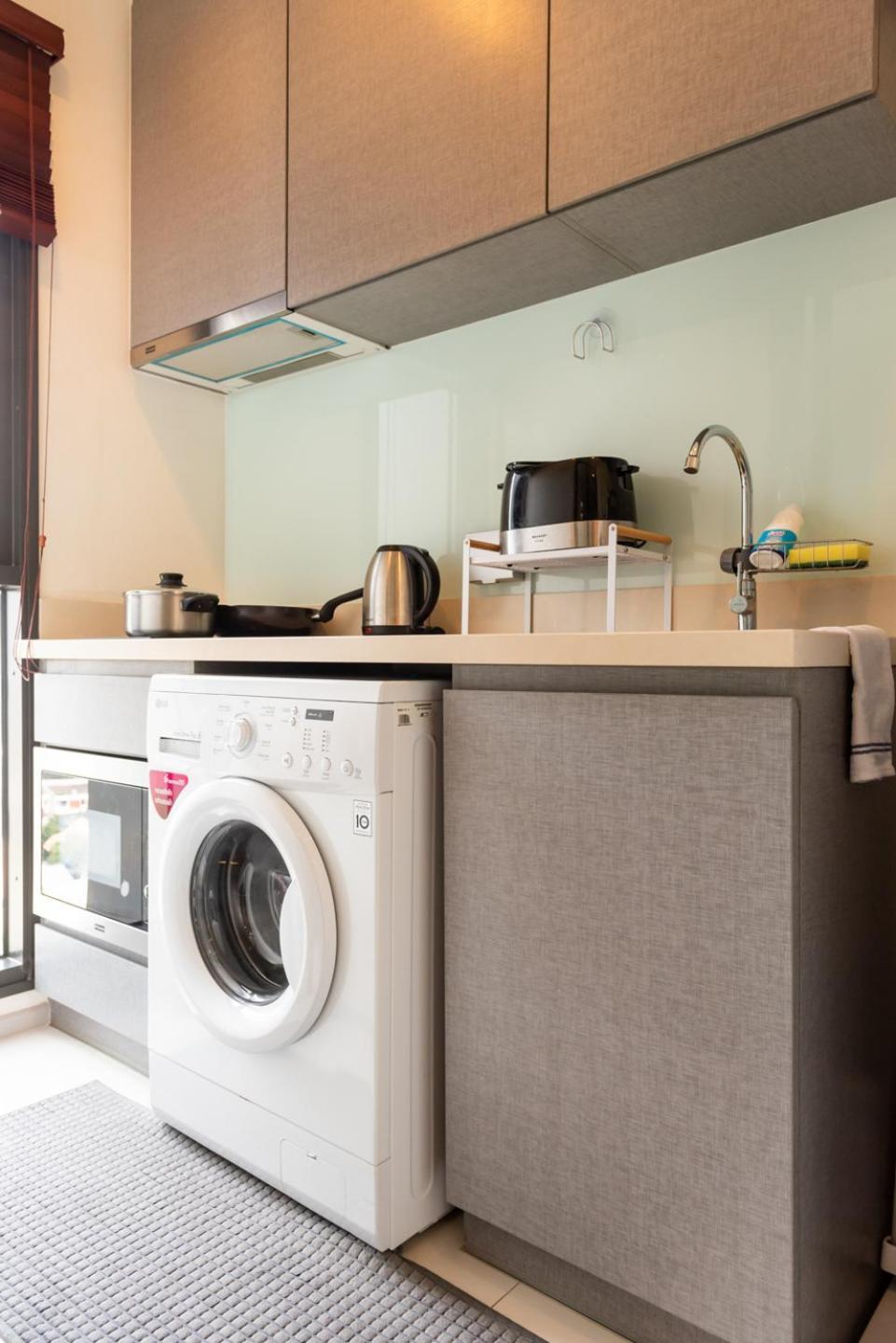 Luxurious With Train Access Apartment *