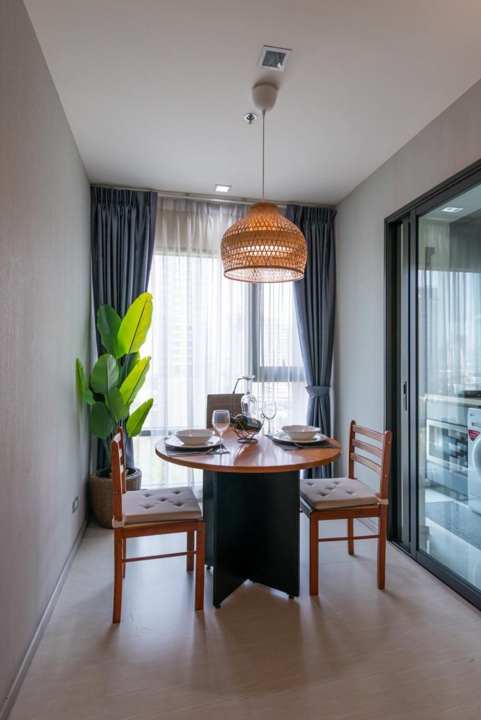 Luxurious With Train Access Apartment Bangkok