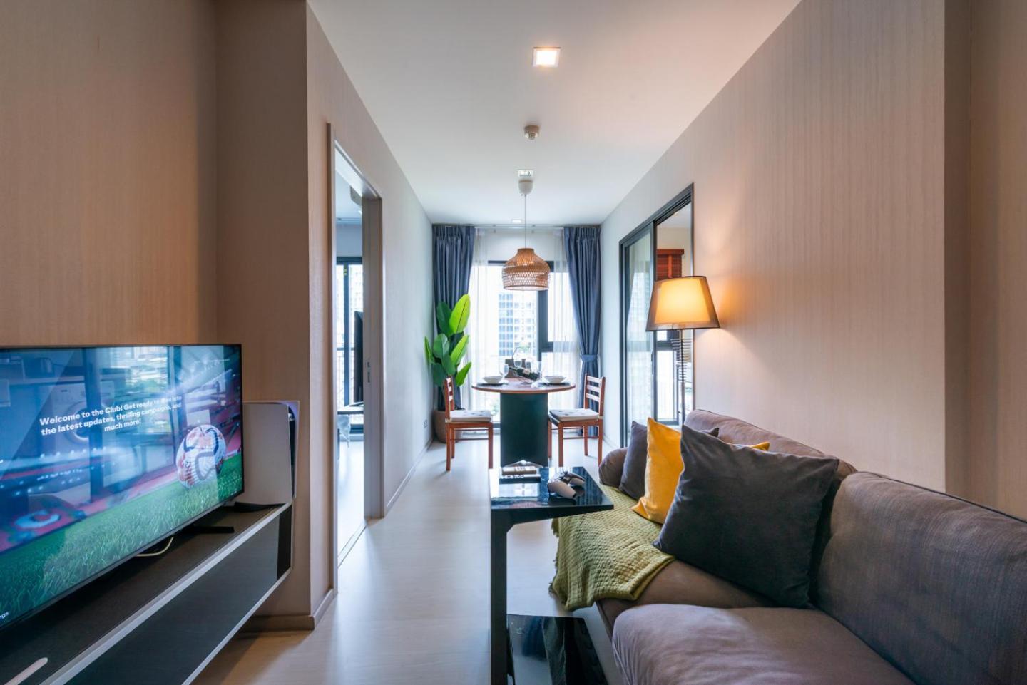 Luxurious With Train Access Apartment *