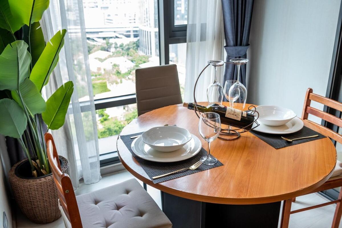 Luxurious With Train Access Bts Thonglor Apartment