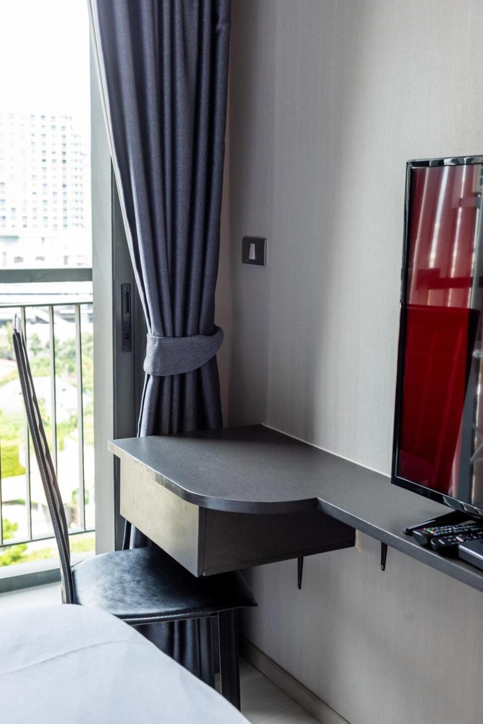 Luxurious With Train Access Bts Thonglor Apartment