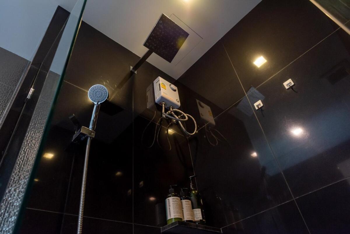 Luxurious With Train Access Bts Thonglor Apartment *