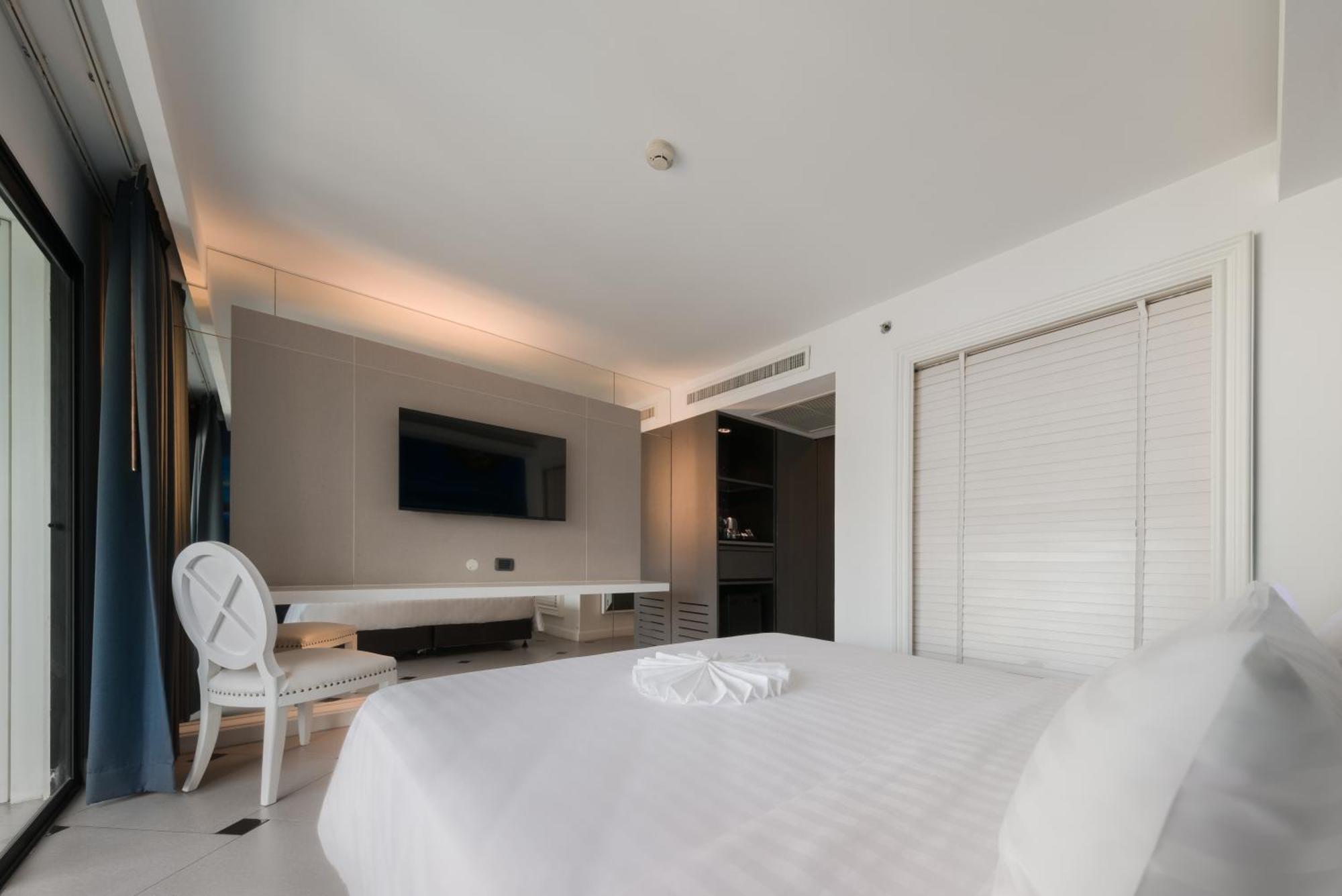 Skye Hotel 3*