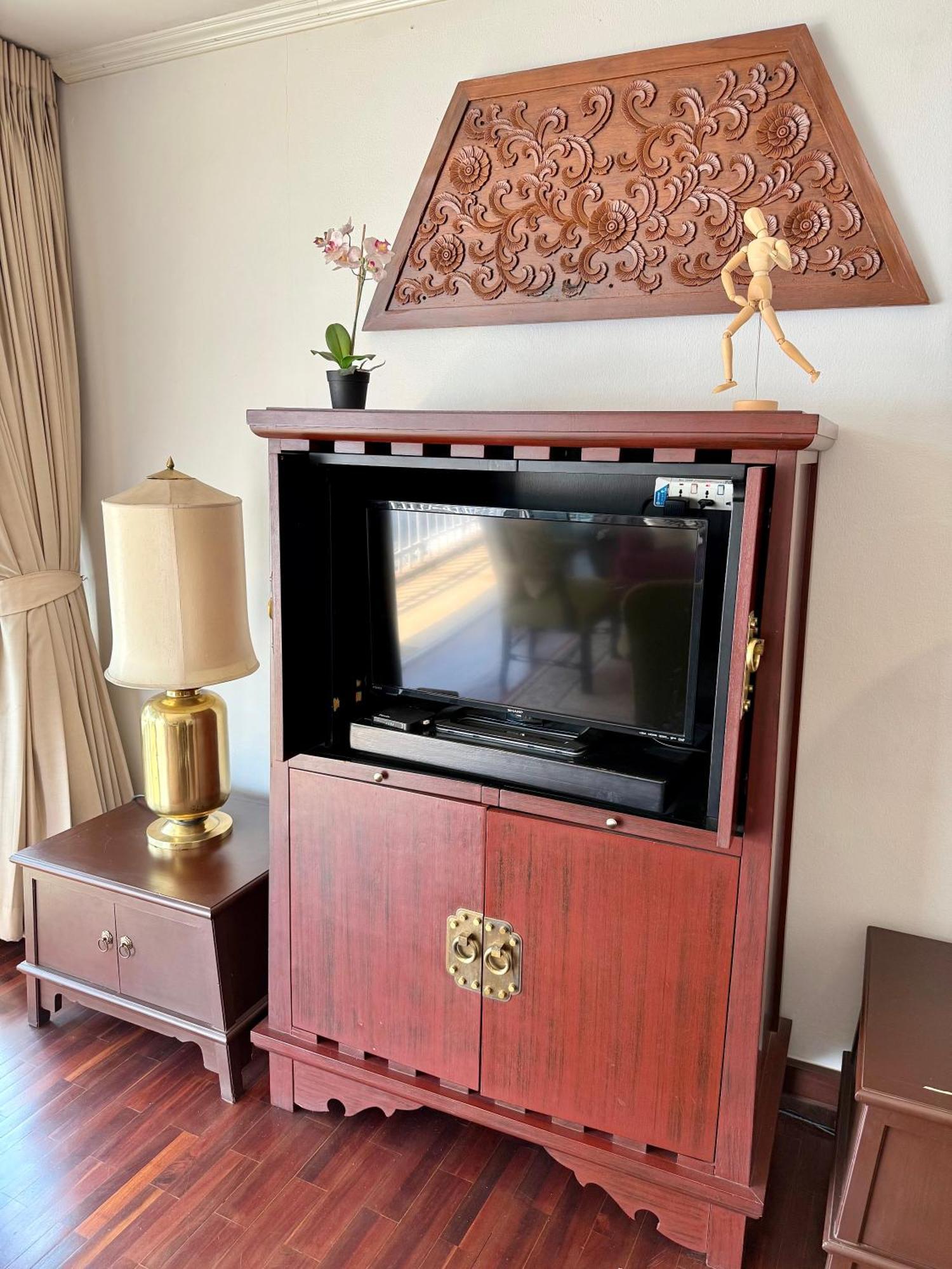 Samsen Spacious 2br Contemporary Thai Style Apartment