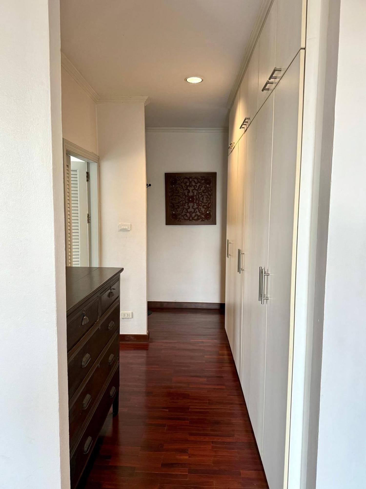 Apartment Samsen Spacious 2br Contemporary Thai Style *