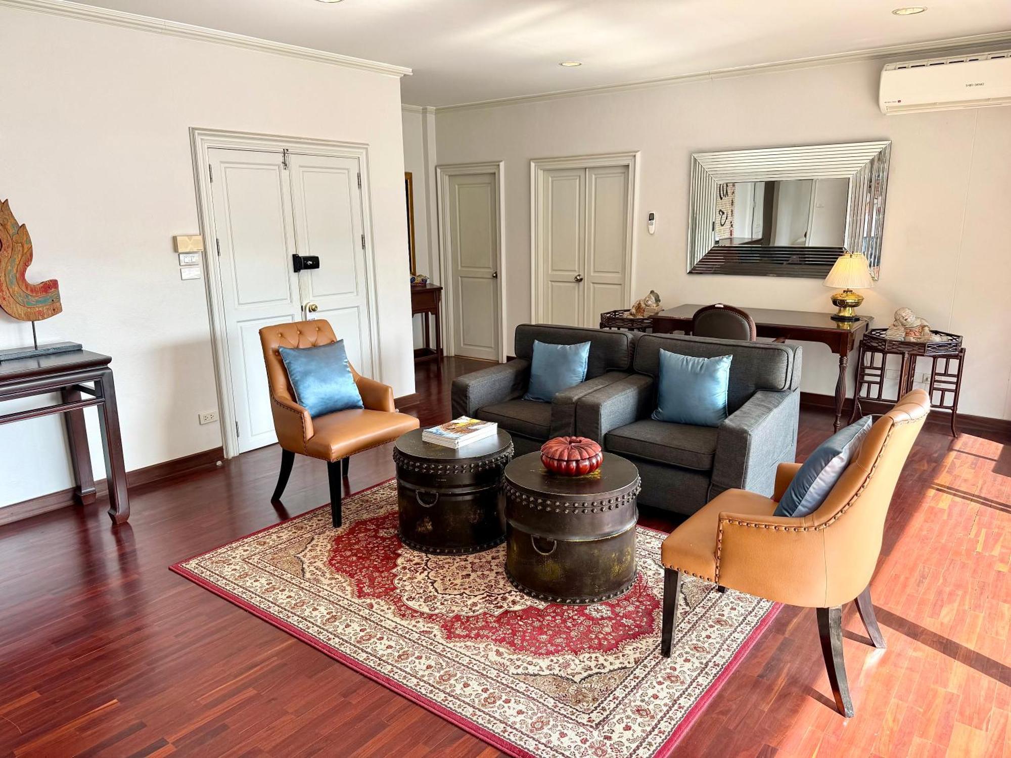 Apartment Samsen Spacious 2br Contemporary Thai Style *