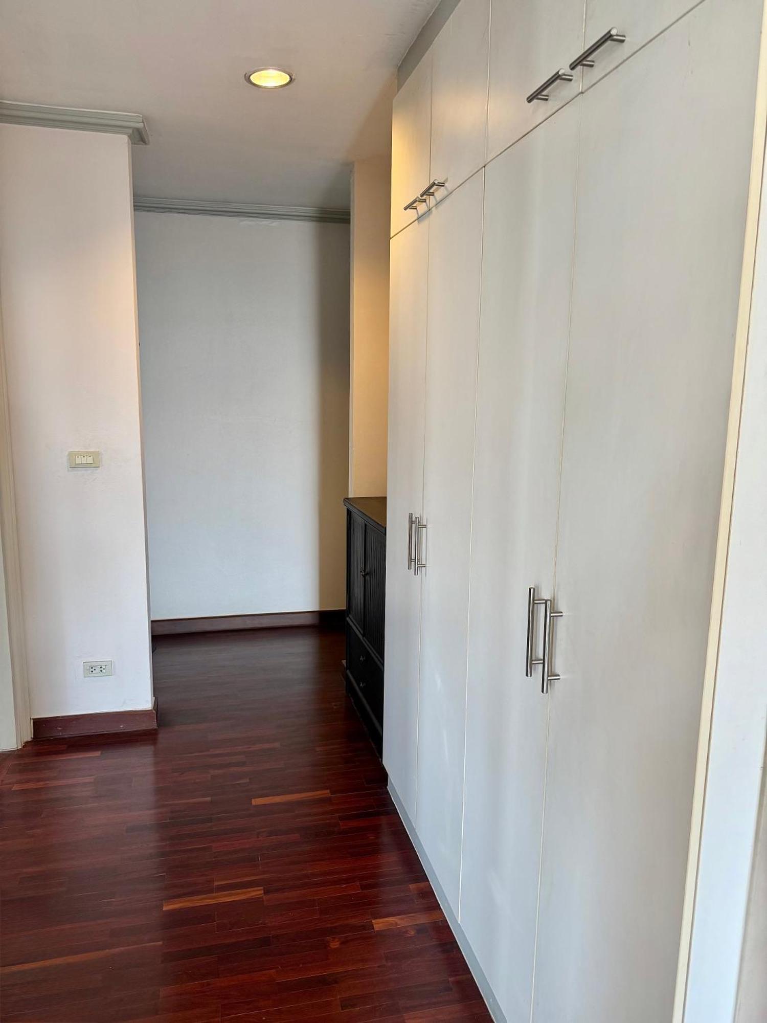 Apartment Samsen Spacious 2br Contemporary Thai Style *