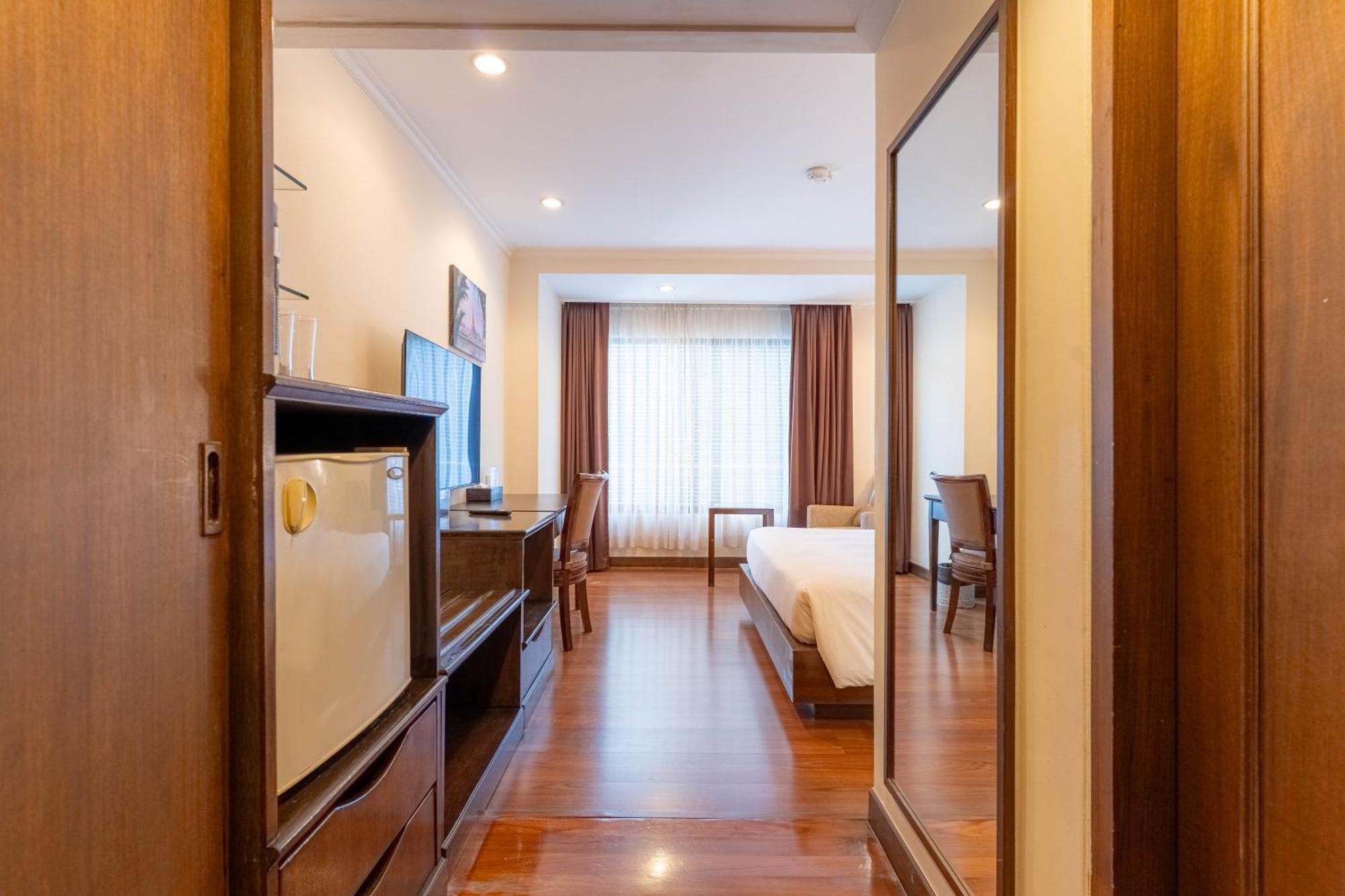 Journeyhub Sukhumvit 26, - Formely St