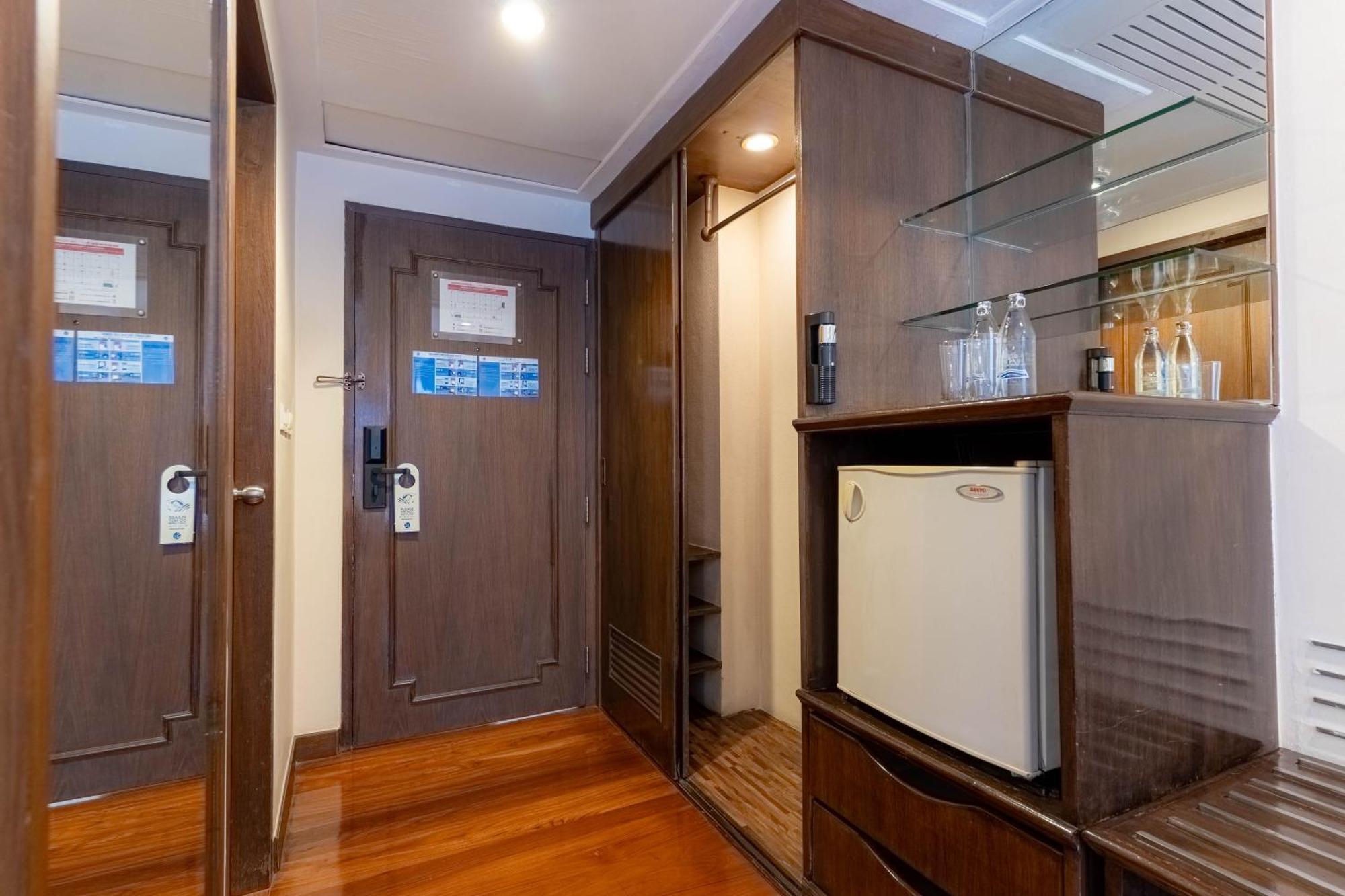 Journeyhub Sukhumvit 26, - Formely St Hotel Bangkok