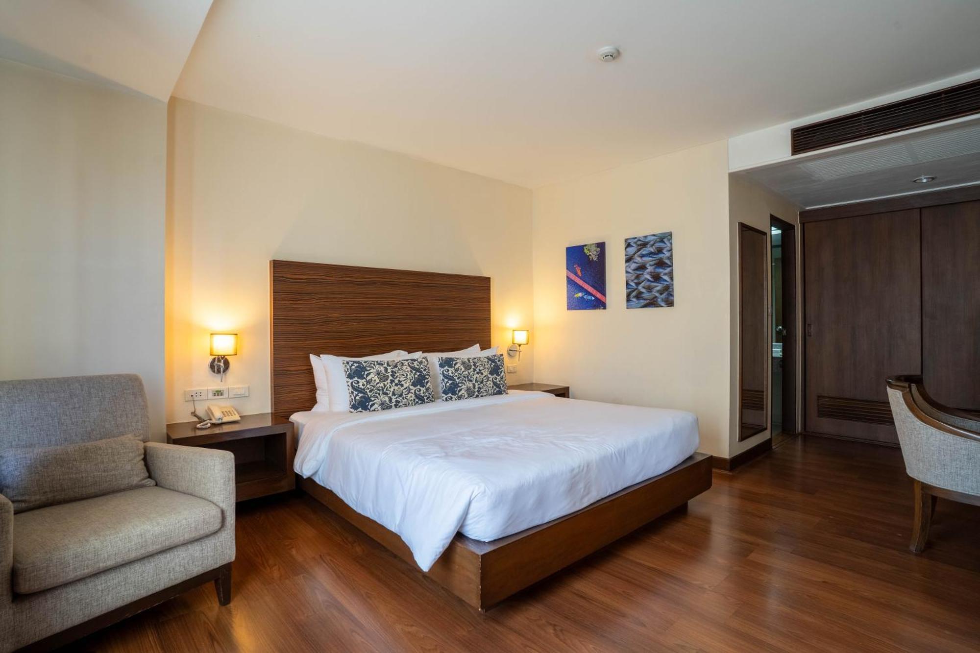 Journeyhub Sukhumvit 26, - Formely St