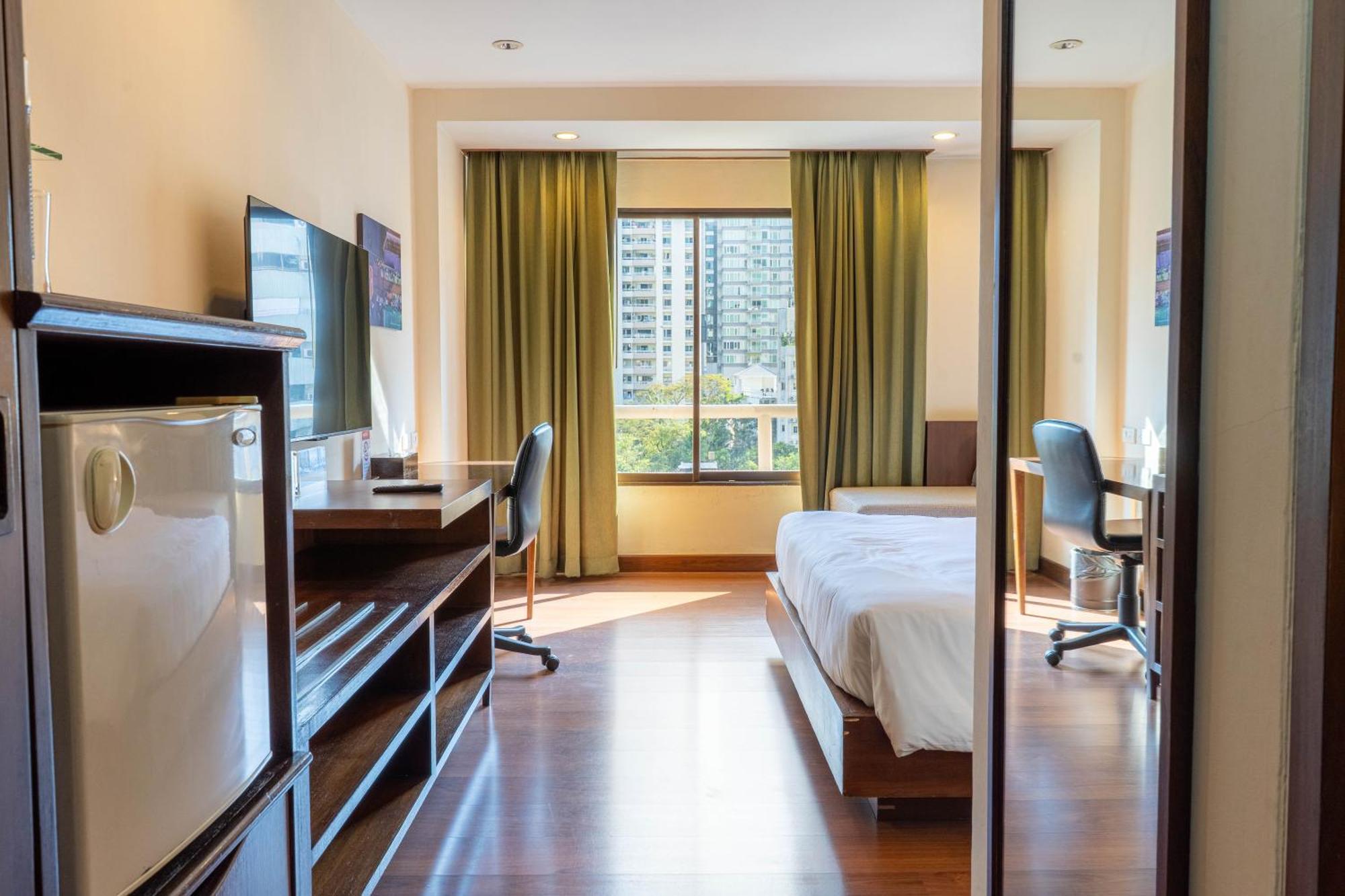 Hotel Journeyhub Sukhumvit 26, - Formely St