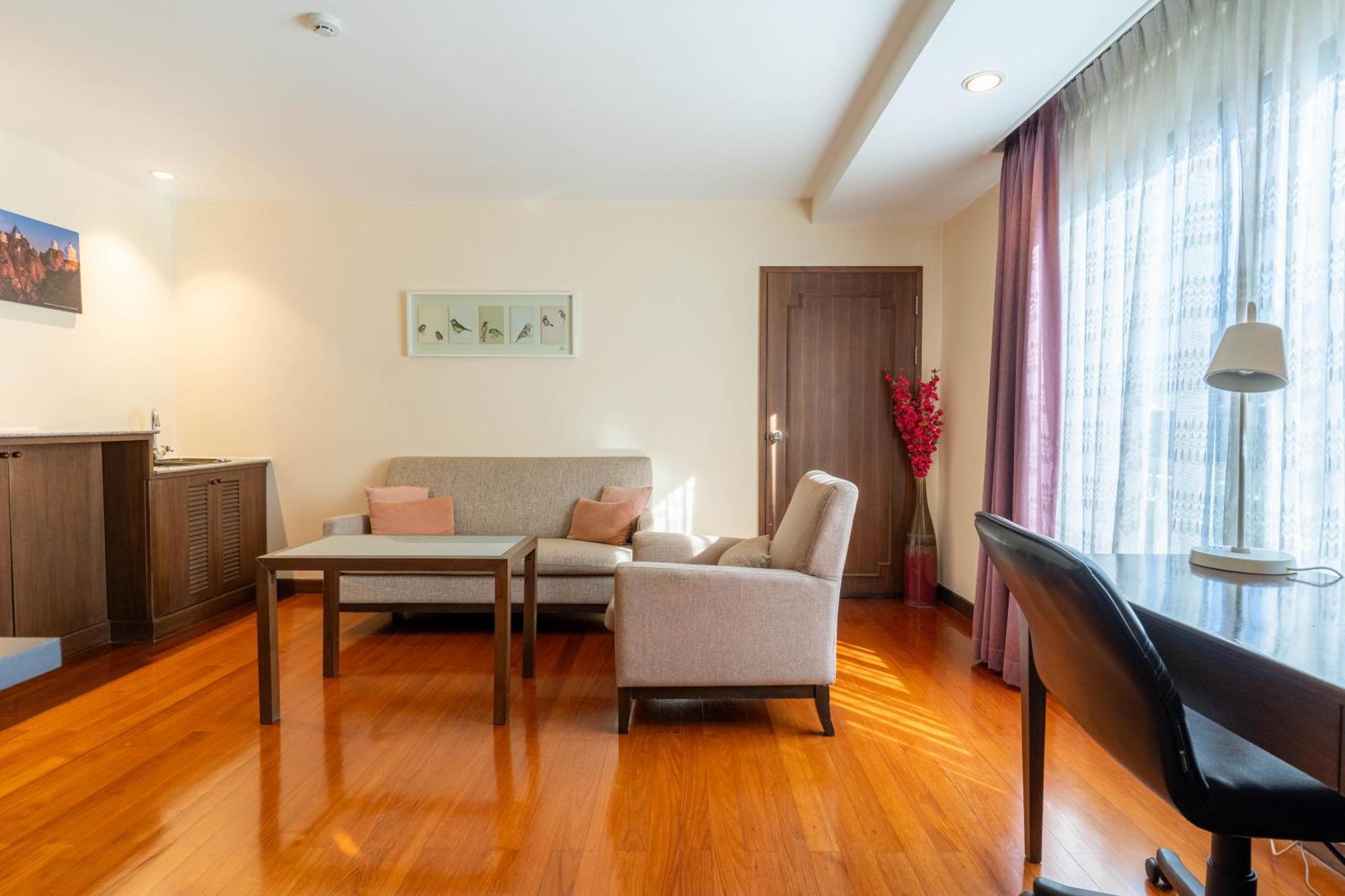 Hotel Journeyhub Sukhumvit 26, - Formely St Bangkok