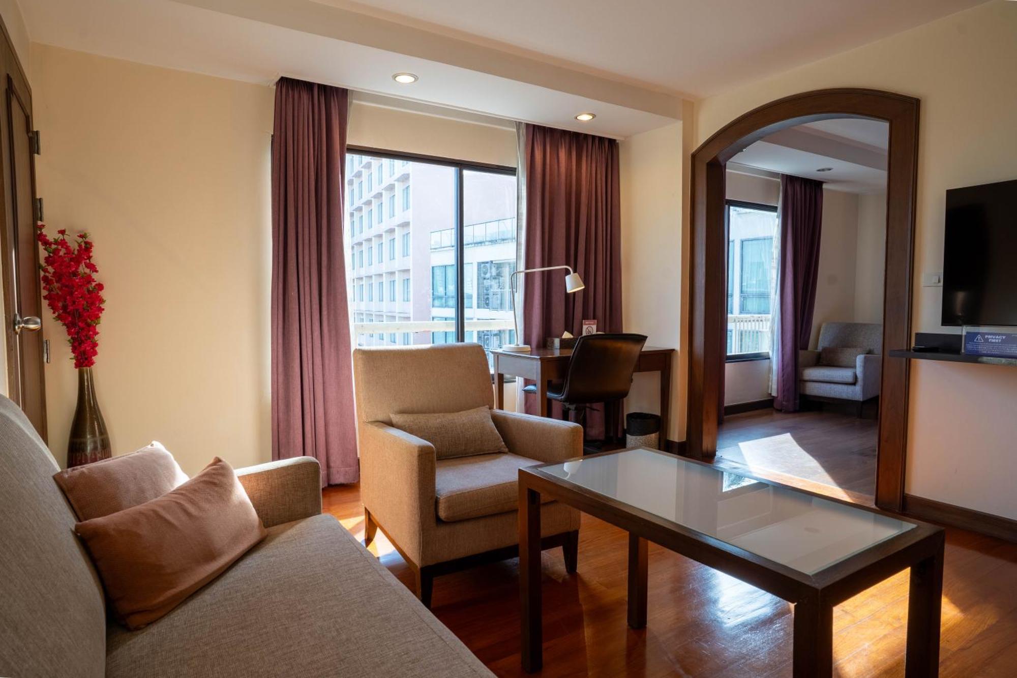 Journeyhub Sukhumvit 26, - Formely St Hotel