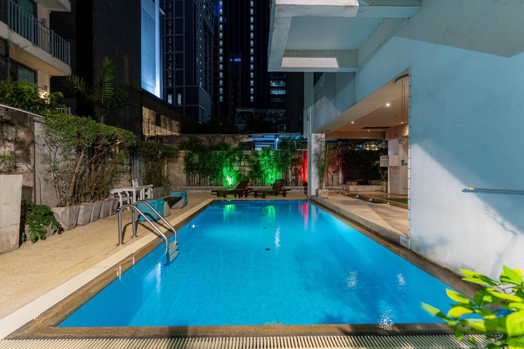Hotel Journeyhub Sukhumvit 26, - Formely St