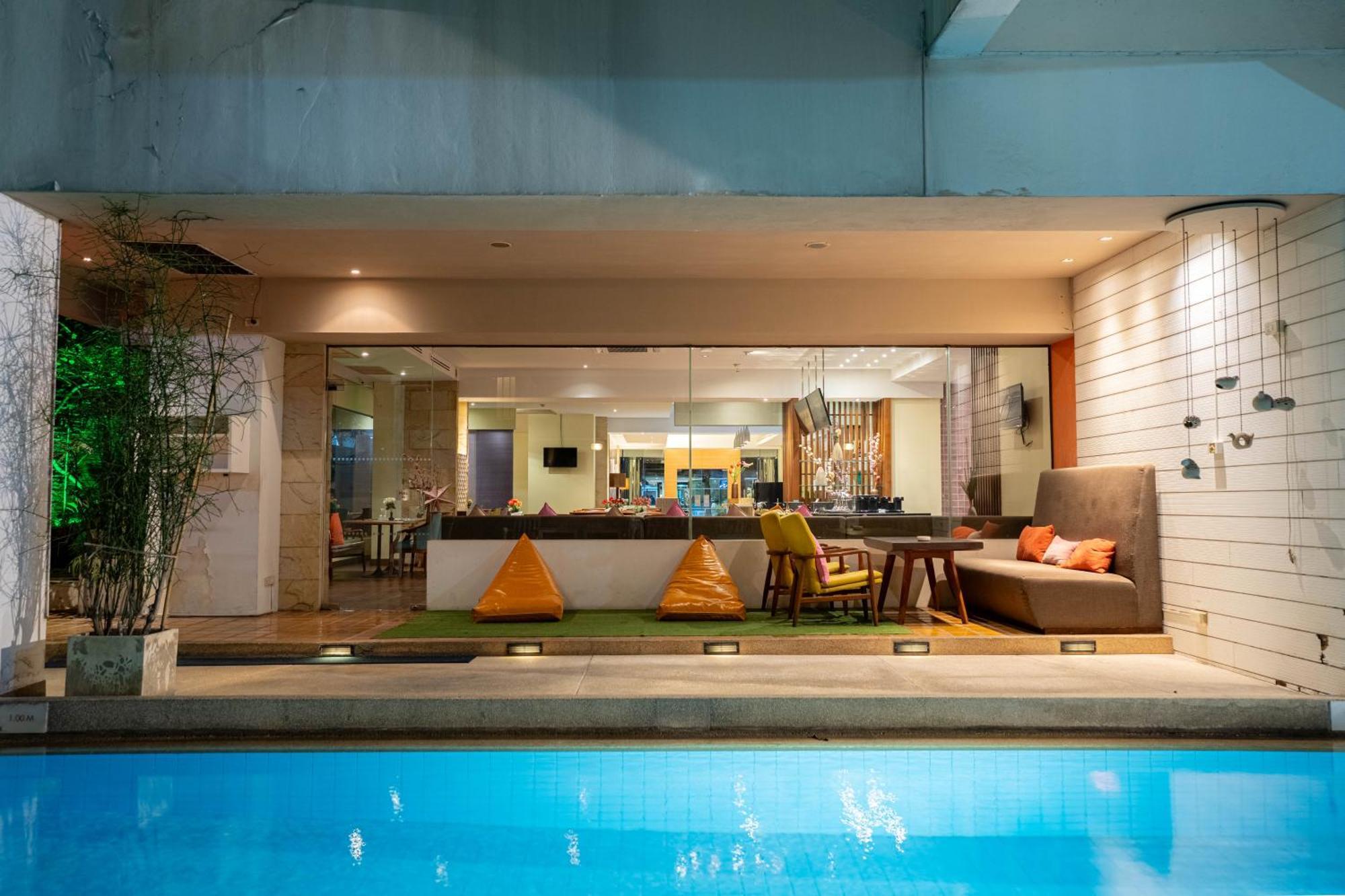 Hotel Journeyhub Sukhumvit 26, - Formely St 4*