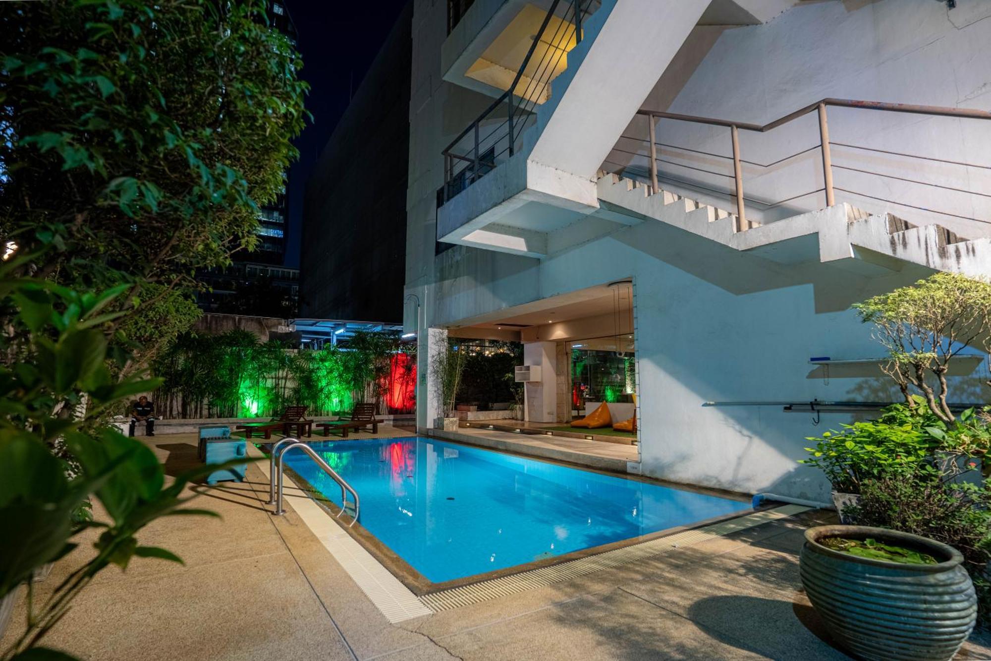 Hotel Journeyhub Sukhumvit 26, - Formely St
