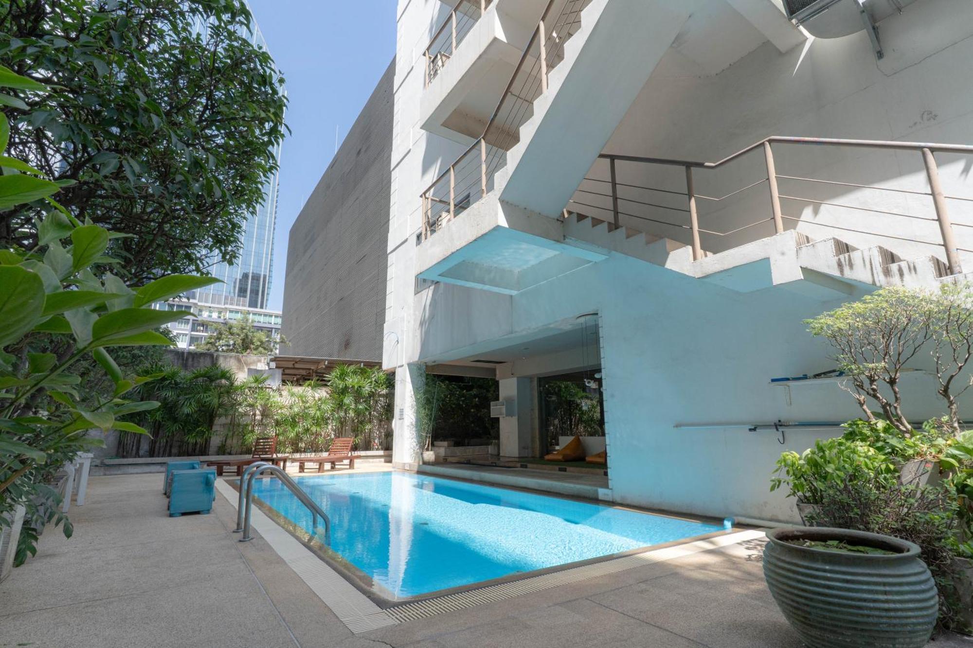 Hotel Journeyhub Sukhumvit 26, - Formely St 4*