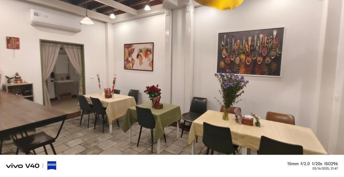 6 Bedroom House In Heart Of Chinatown *