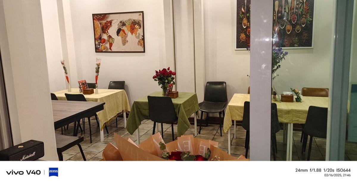 6 Bedroom House In Heart Of Chinatown Holiday home