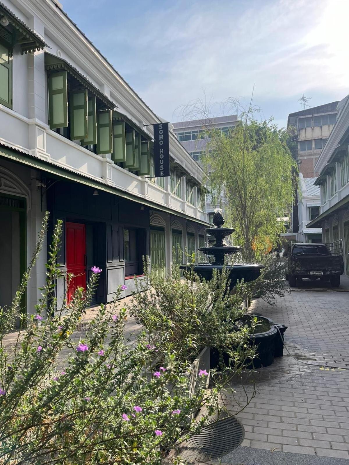 6 Bedroom House In Heart Of Chinatown *