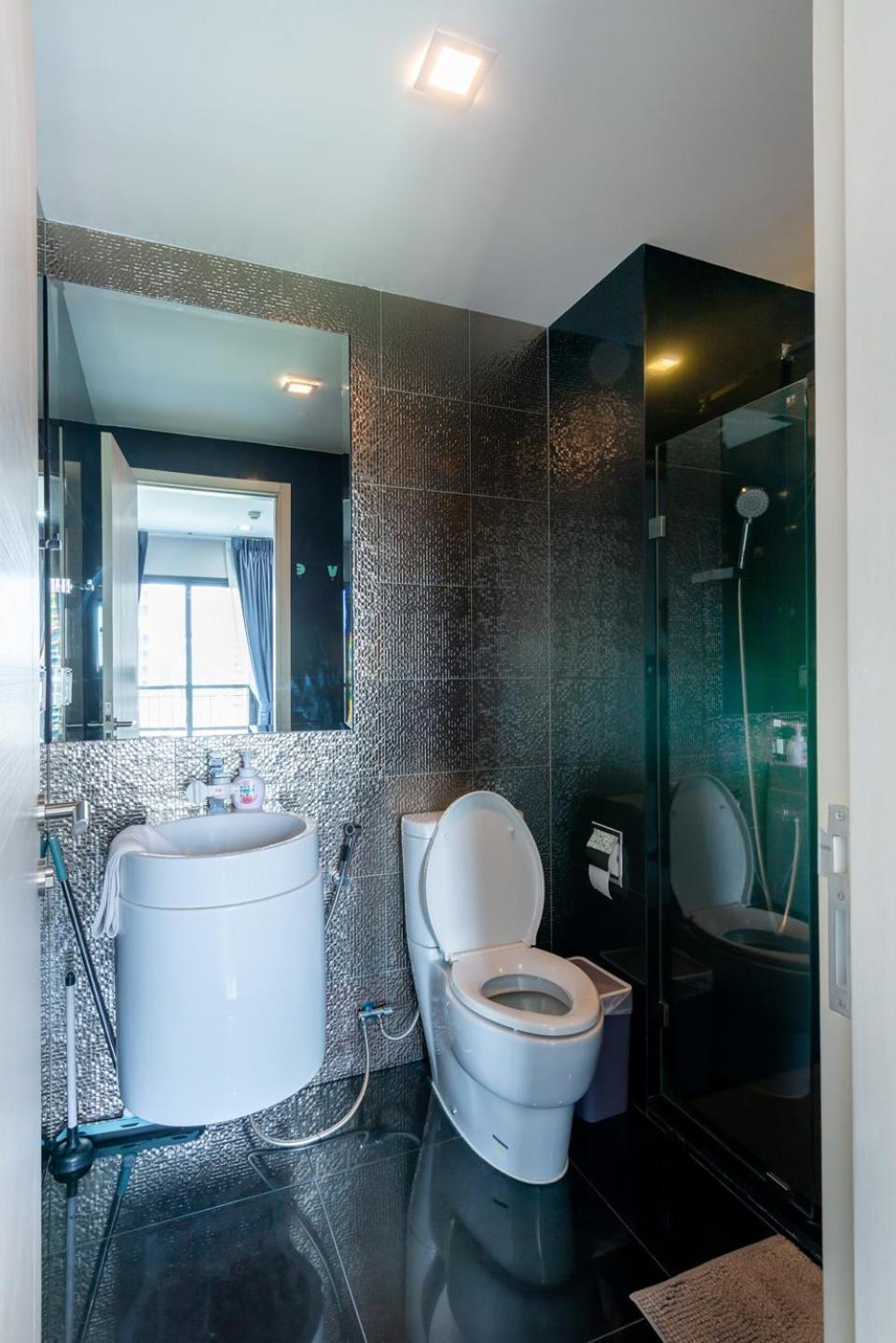 With Train Access - Luxurious & Cozy Apartment Bangkok