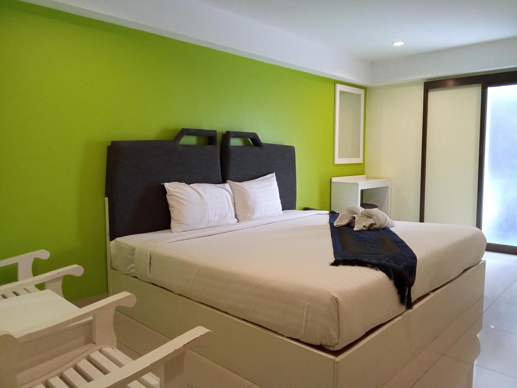 Sunny Hotel 3*