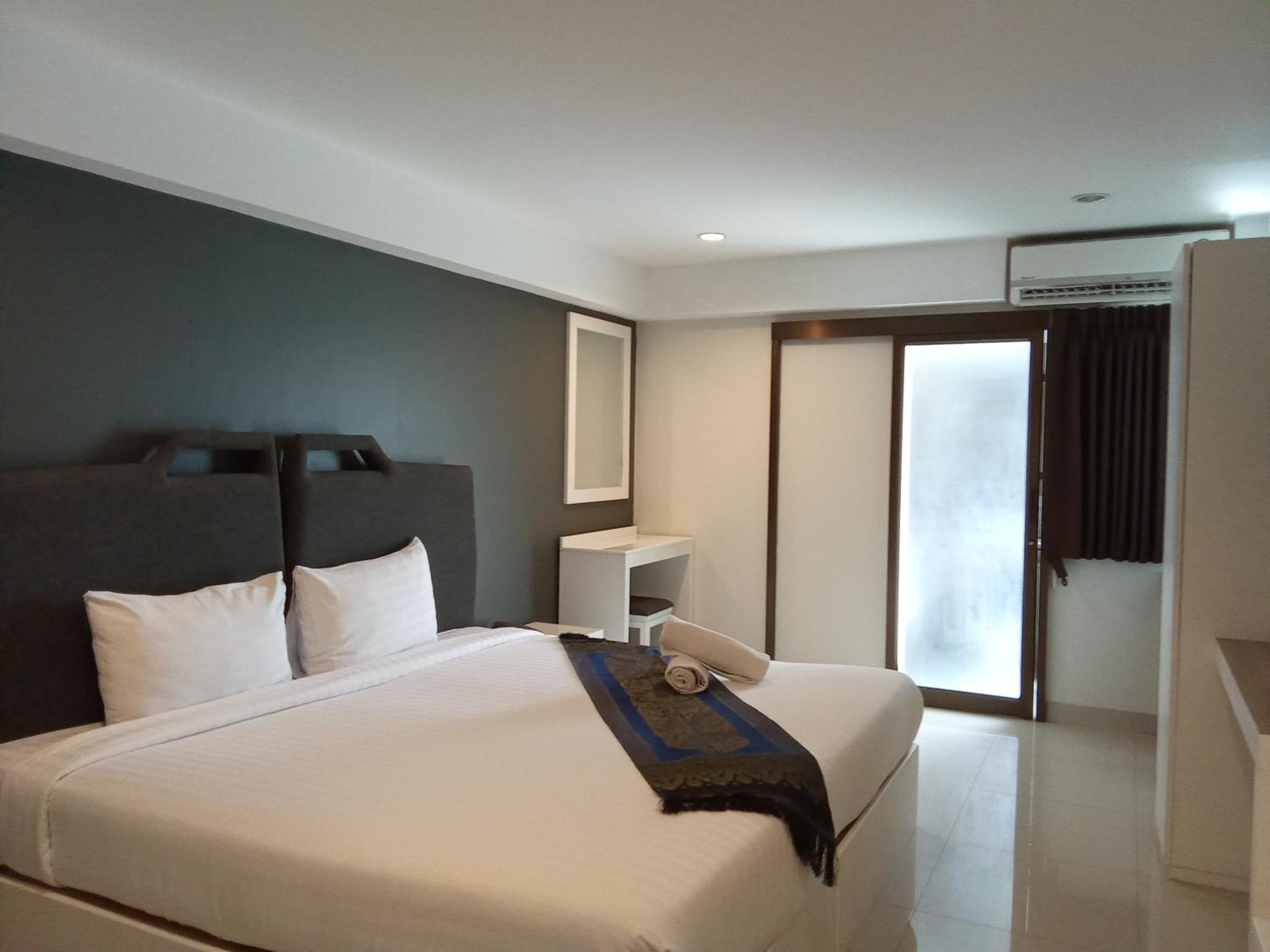 Sunny Hotel