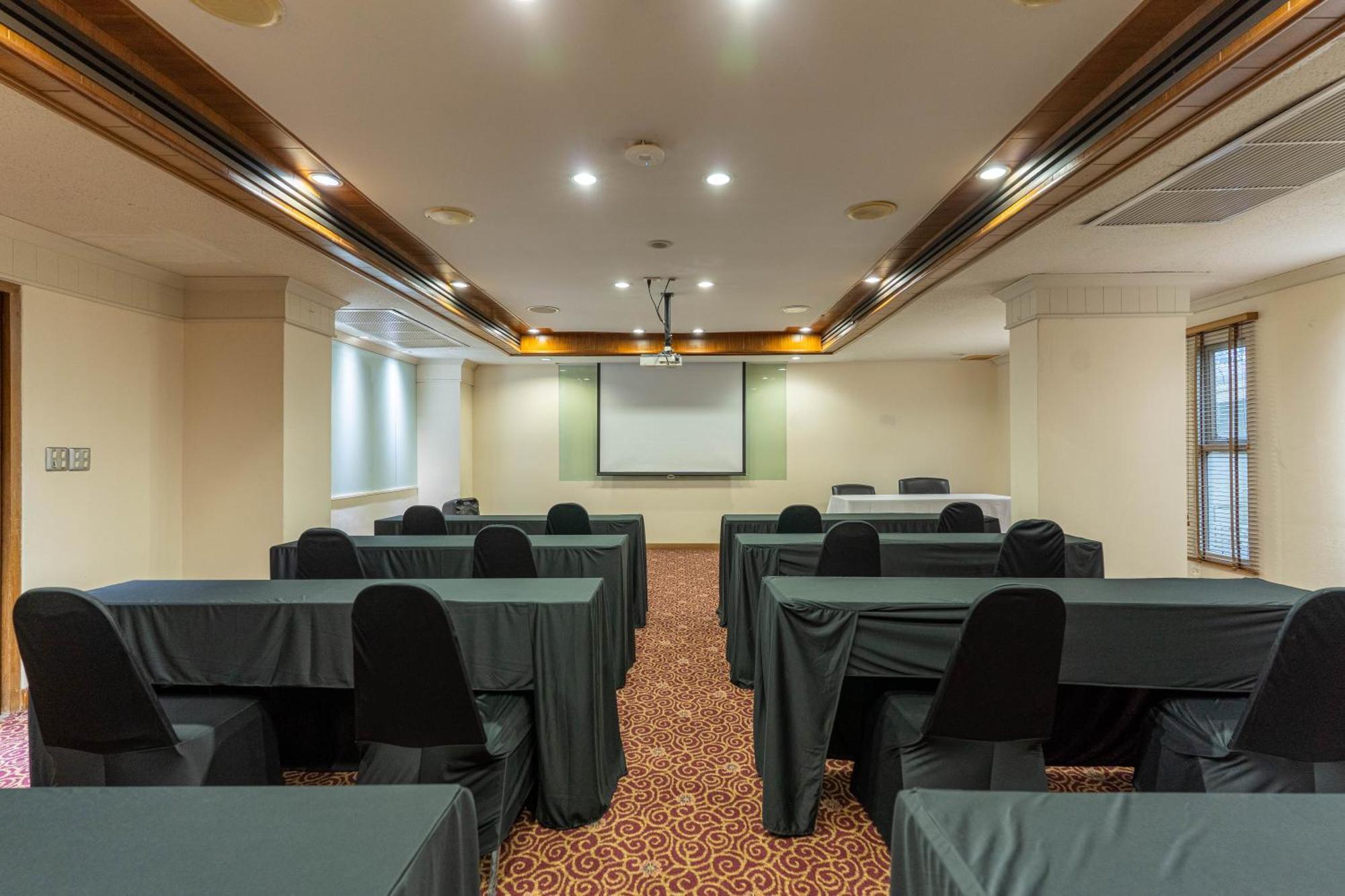 Hotel Journeyhub Sukhumvit 26, - Formely St 4*