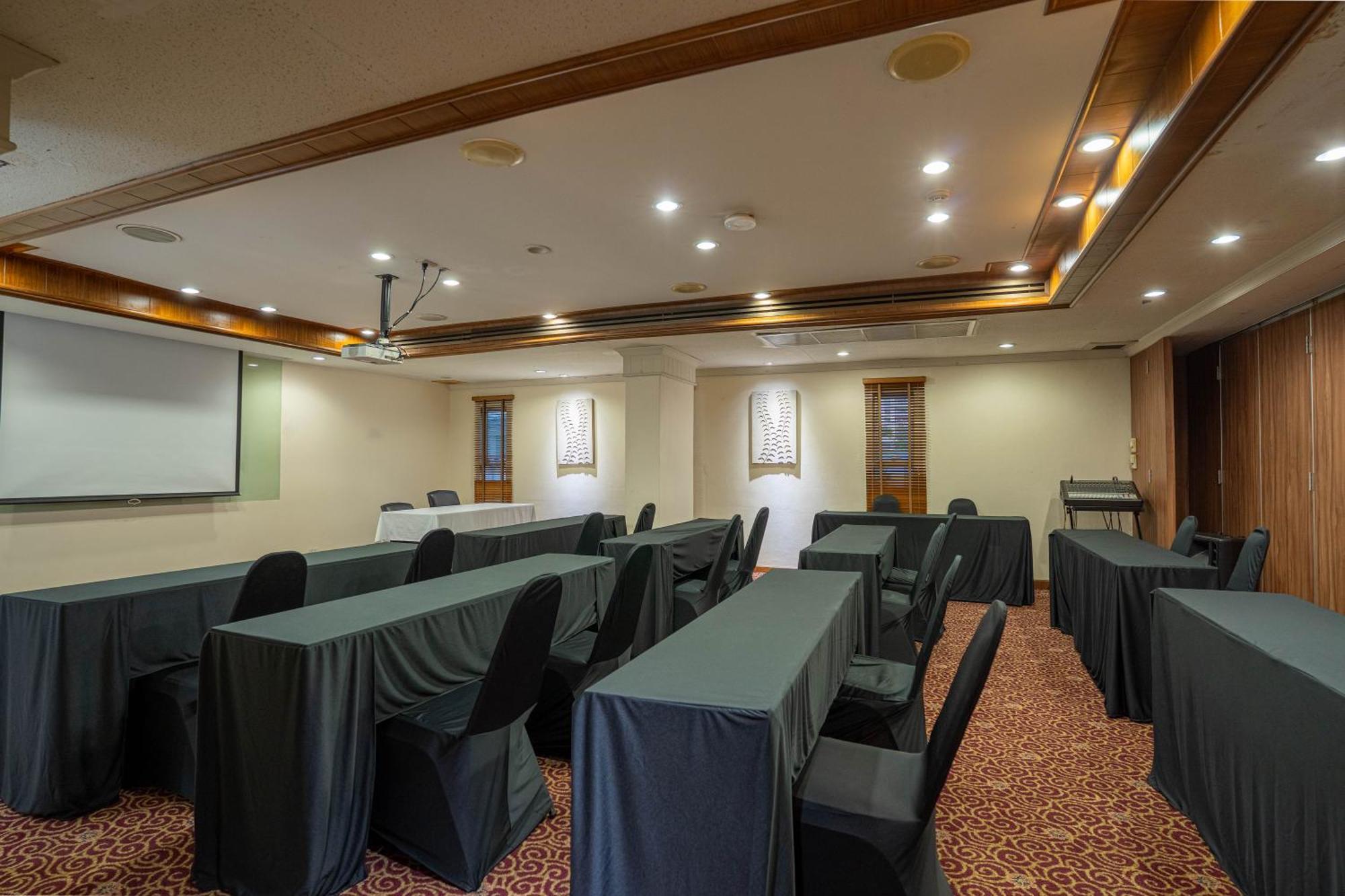 Journeyhub Sukhumvit 26, - Formely St Hotel Bangkok