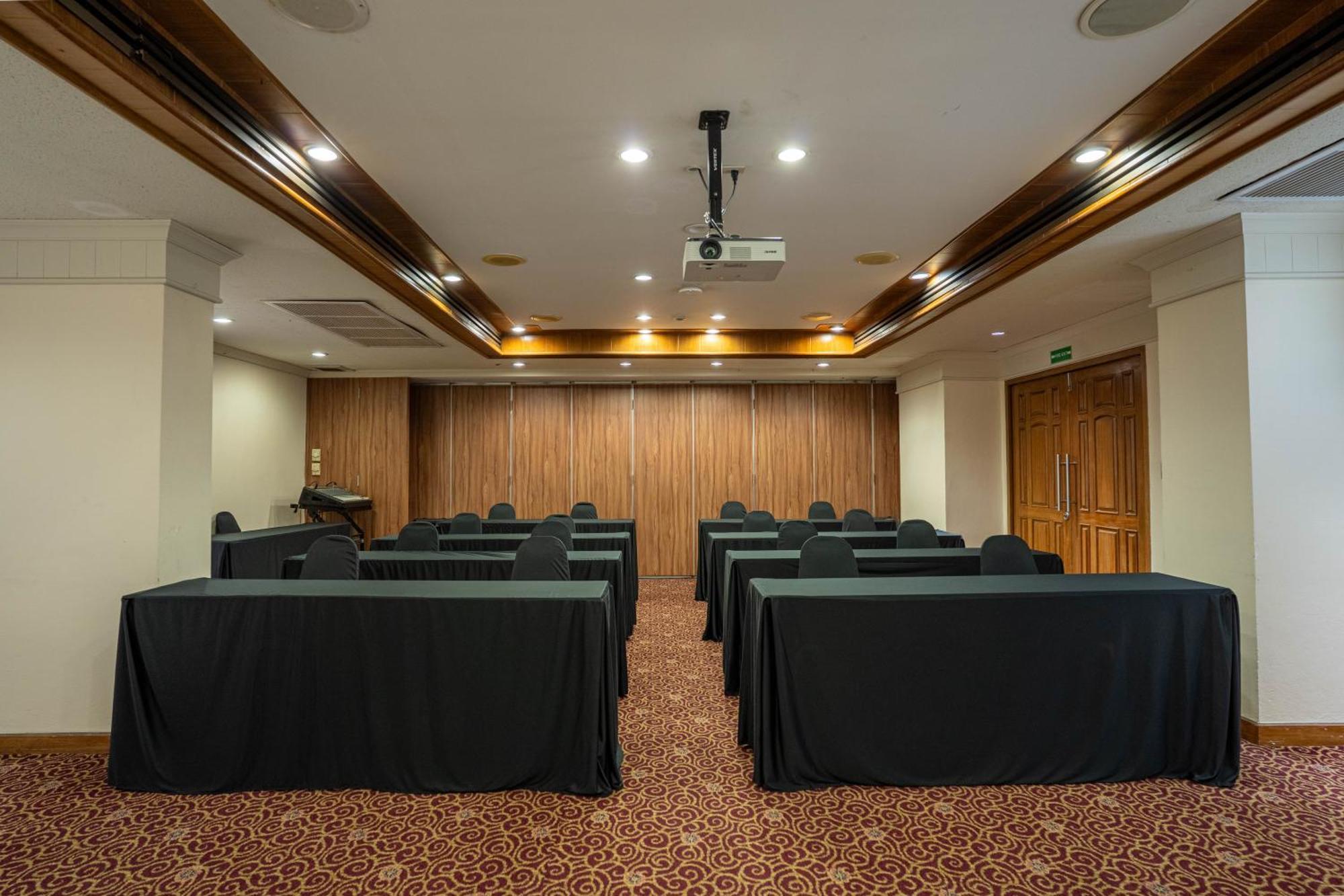 Journeyhub Sukhumvit 26, - Formely St