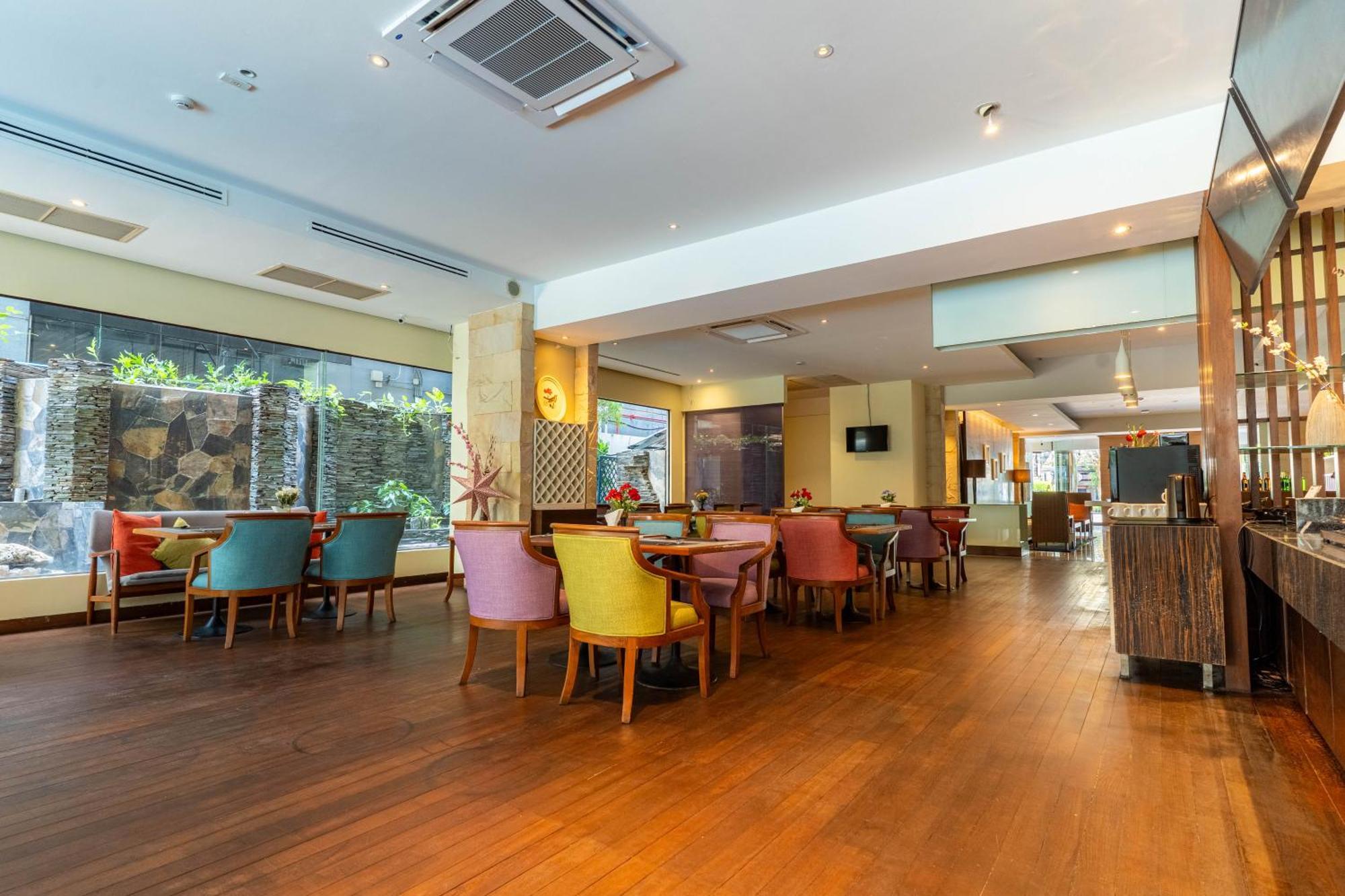 Hotel Journeyhub Sukhumvit 26, - Formely St