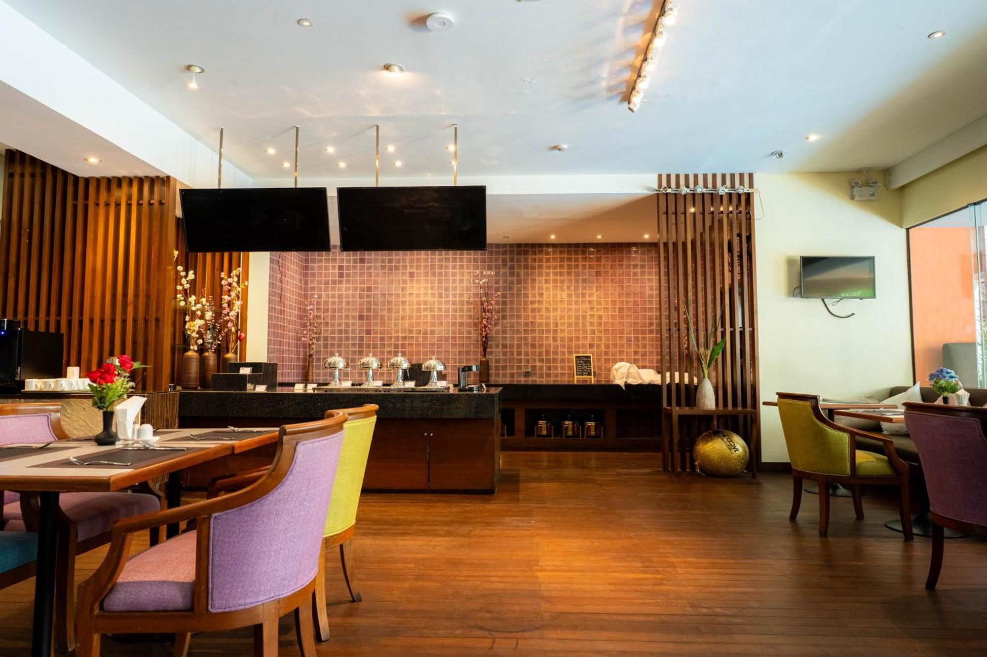 Hotel Journeyhub Sukhumvit 26, - Formely St 4*